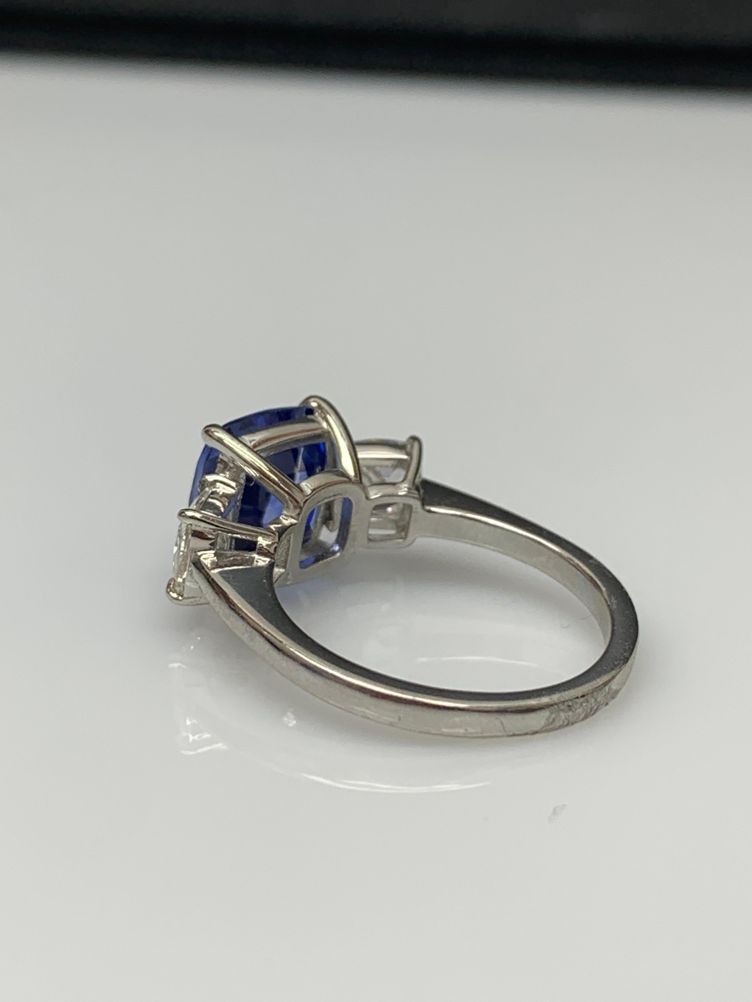 Bague de fiançailles en platine avec saphir coussin certifié de 3,91 carats en vente 2