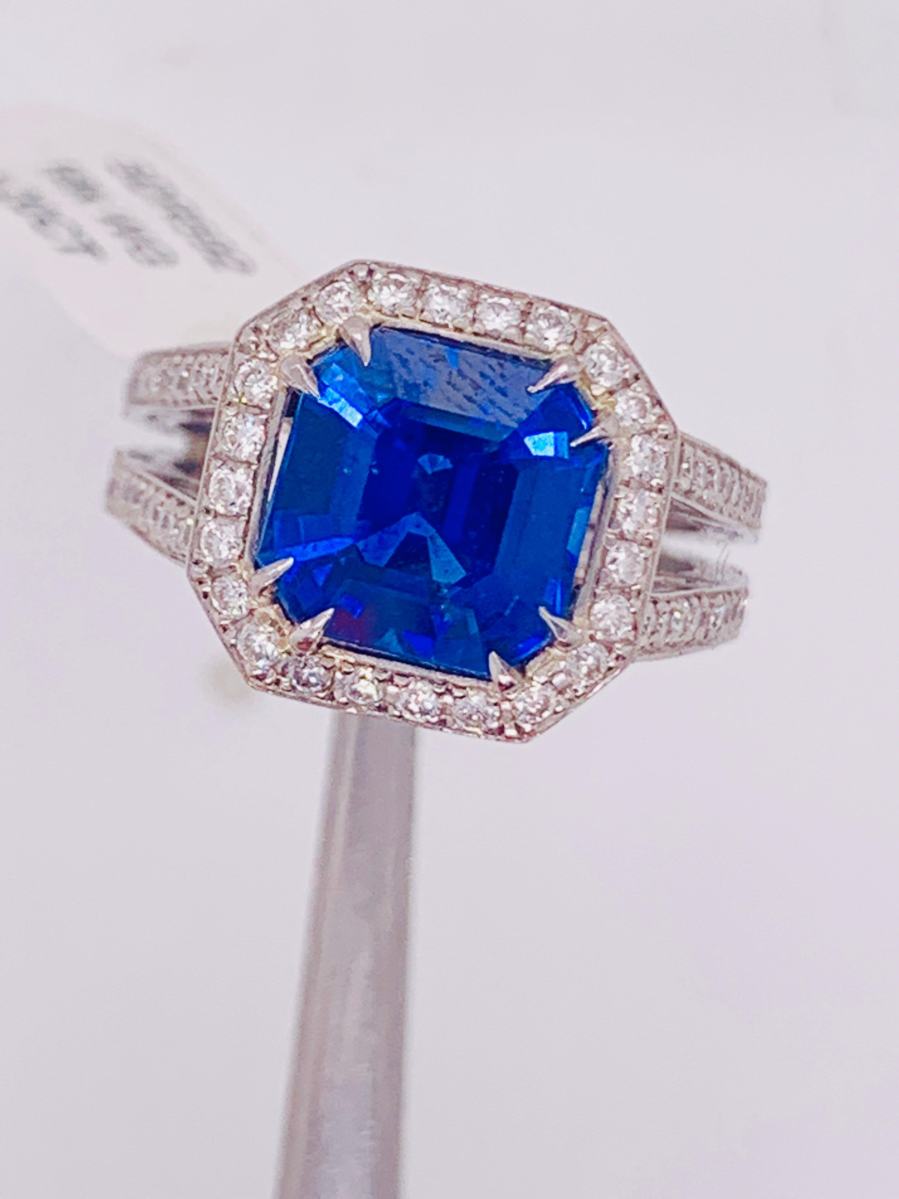 Women's or Men's Certified 3.98 Carat Ceylon Sapphire and Diamond Ring For Sale