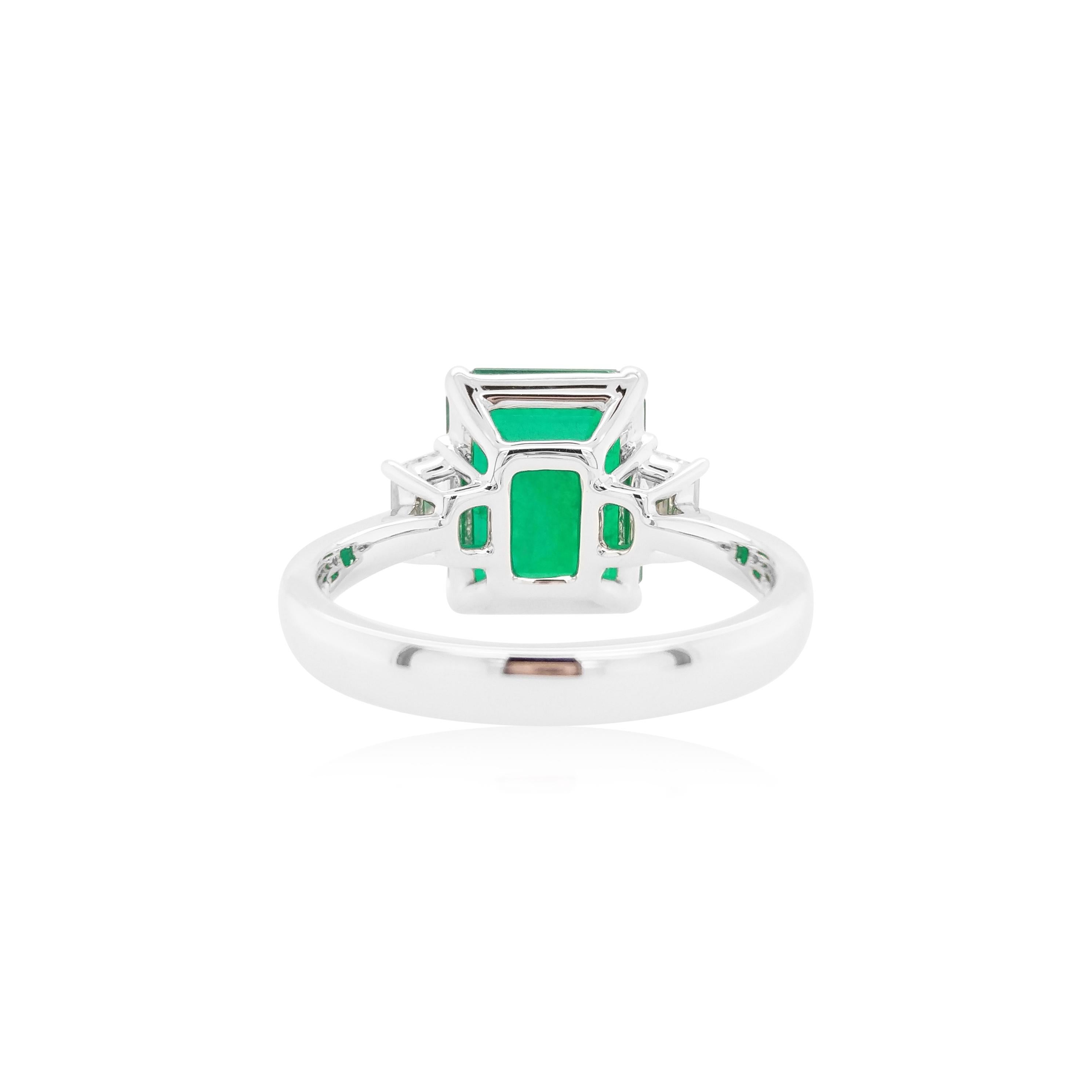 Crafted for connoisseurs of fine jewelry, this ring showcases a 4-carat emerald-cut Colombian emerald, prized for its vivid green color, remarkable transparency, and natural beauty. Tapered natural white diamonds elegantly accent the center stone,