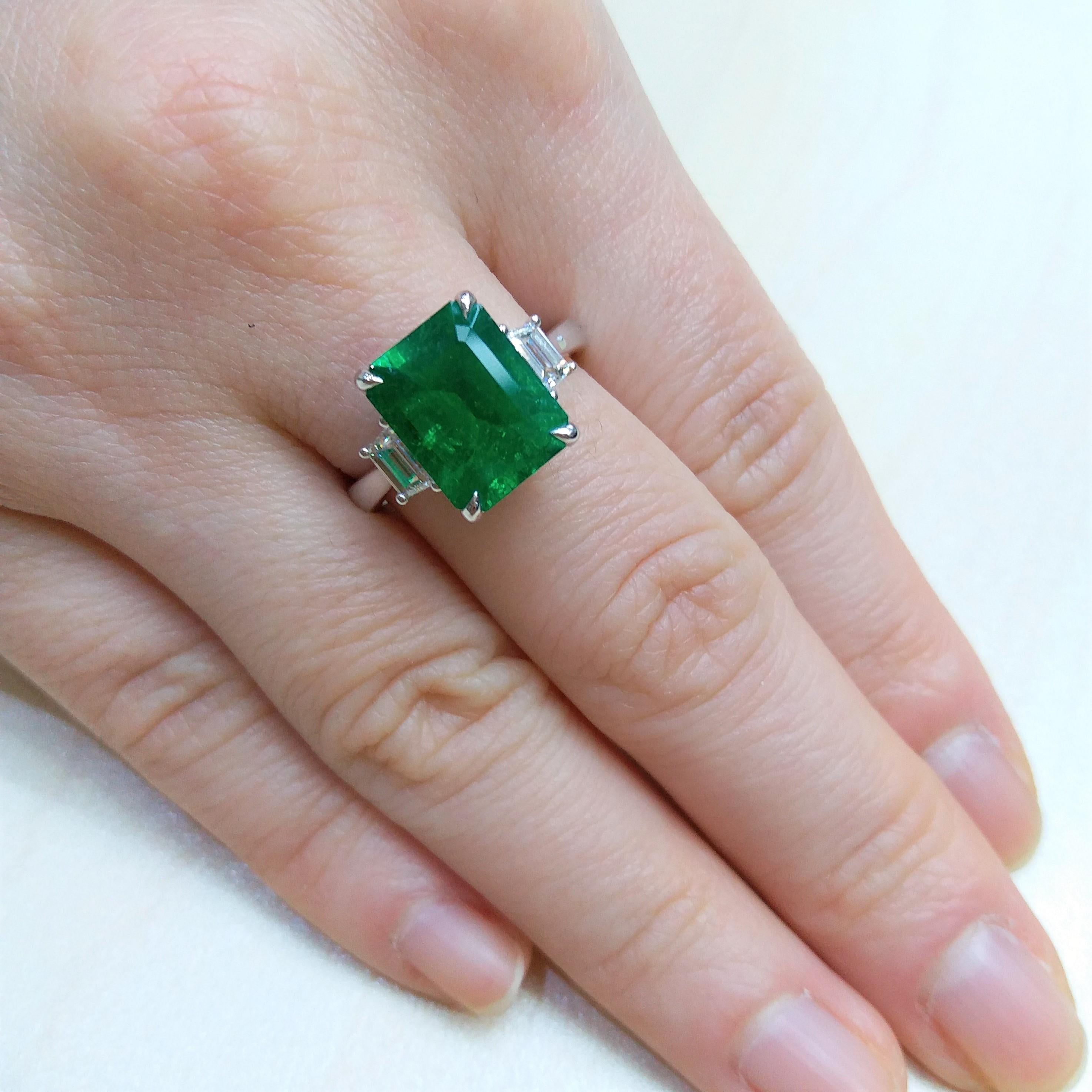 Emerald Cut Certified 4-carat Colombian Emerald and Natural White Diamond 18K Gold Ring For Sale