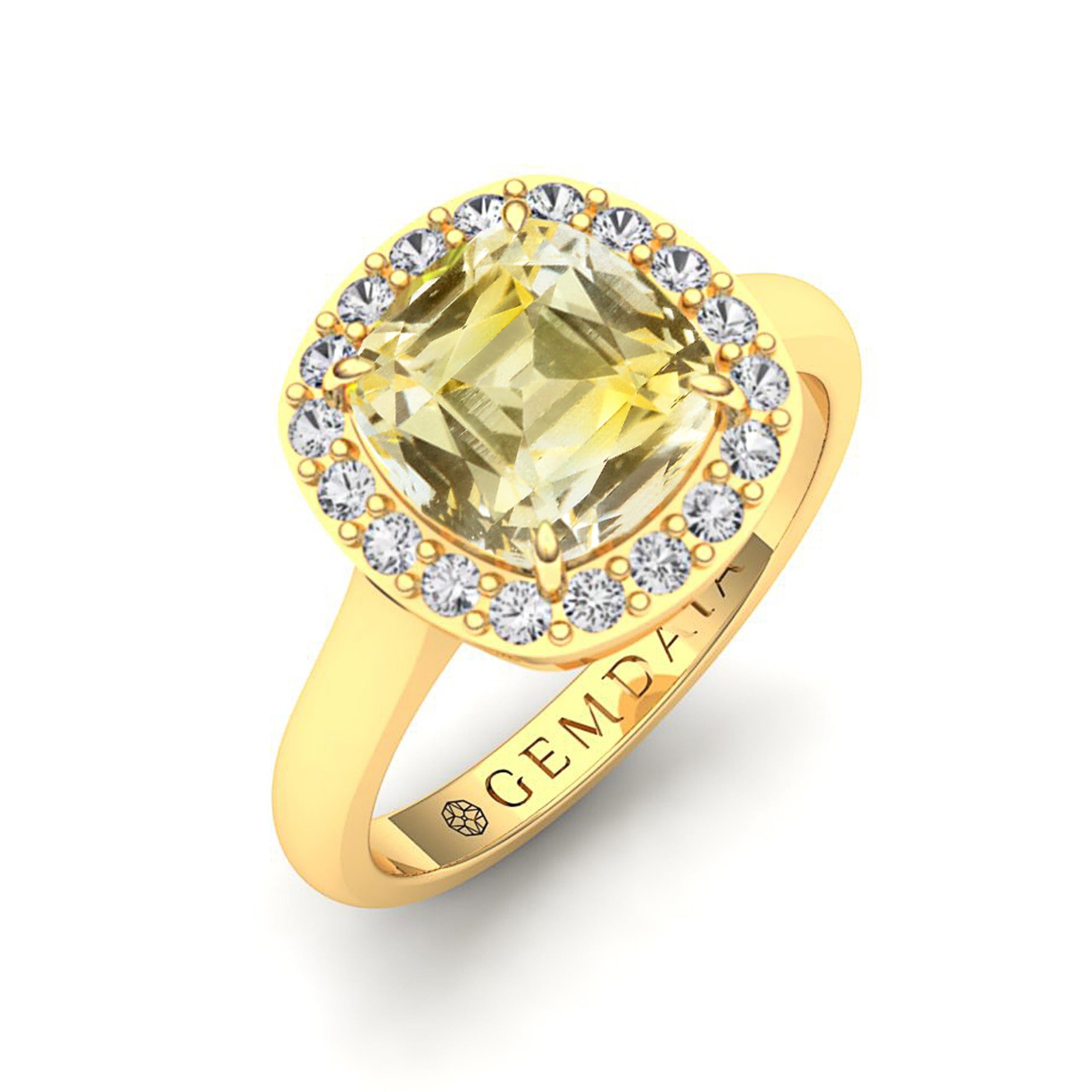 Moderne Bague certifiée 4 carats avec saphir jaune et halo de diamants, naturelle et non traitée en vente