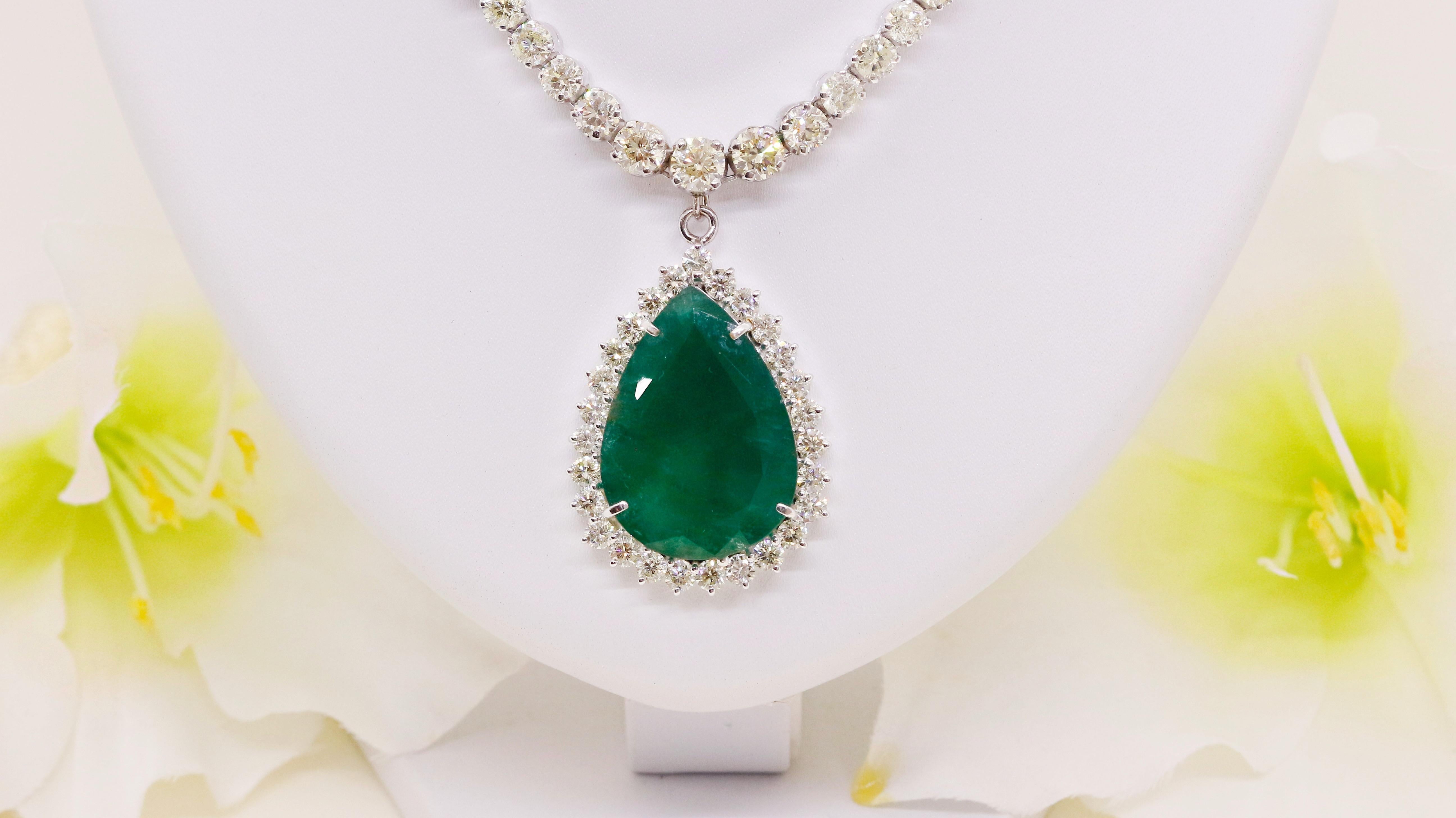 Art Nouveau Certified 40 Carat Emerald and Diamond Necklace in 18 Karat Gold For Sale