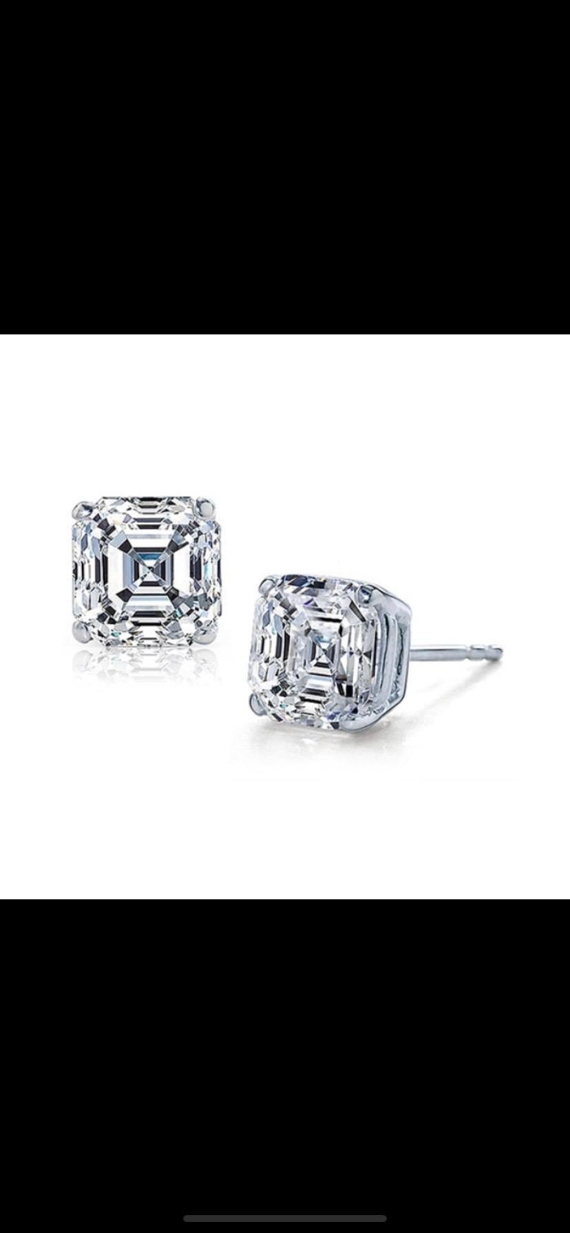 Zertifizierte 4,02 Karat quadratische Diamant-Ohrstecker mit Smaragdschliff im Zustand „Neu“ in Bangkok, Thailand