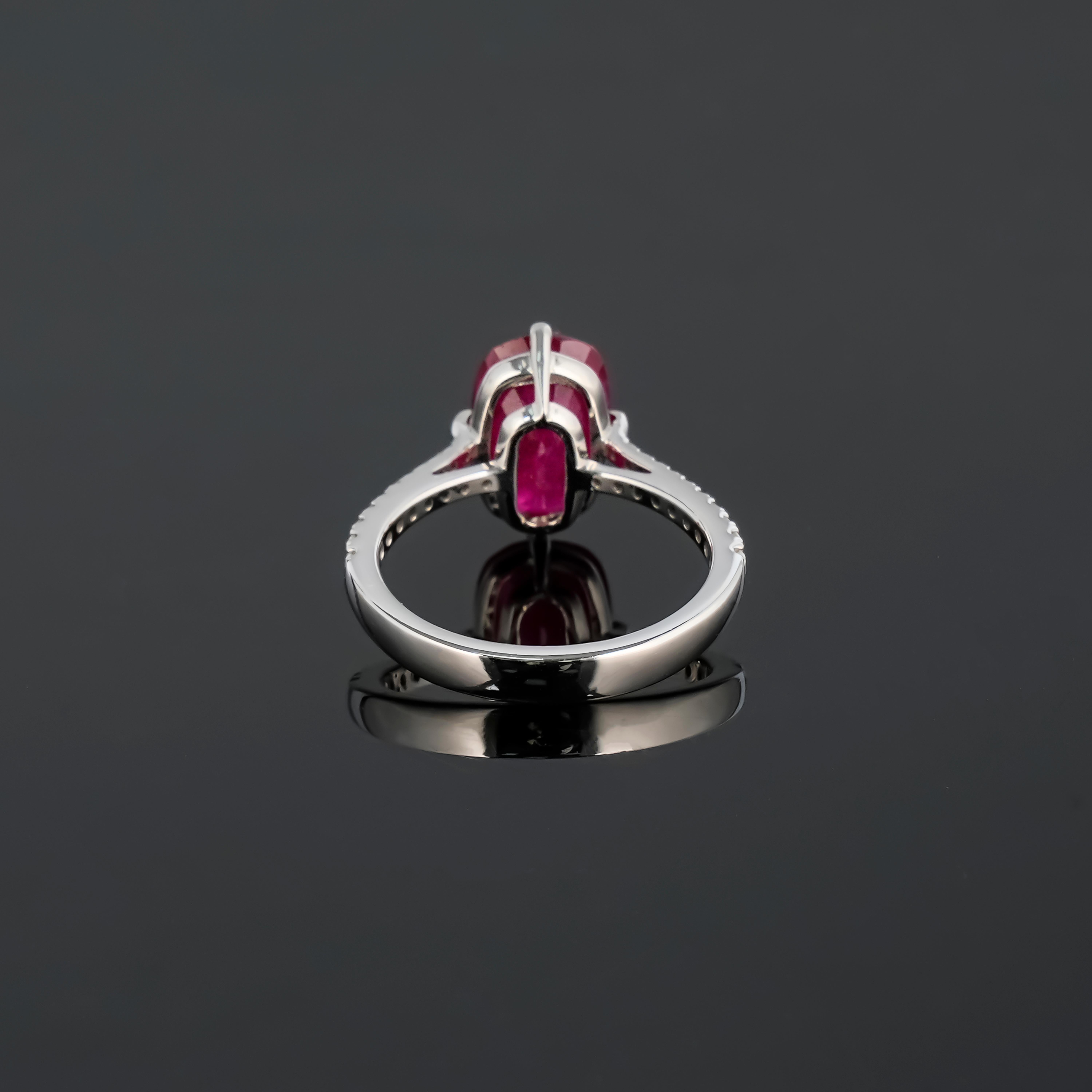 Oval Cut Certified 4.06 Carat Burma Ruby and Diamond Engagement Ring For Sale
