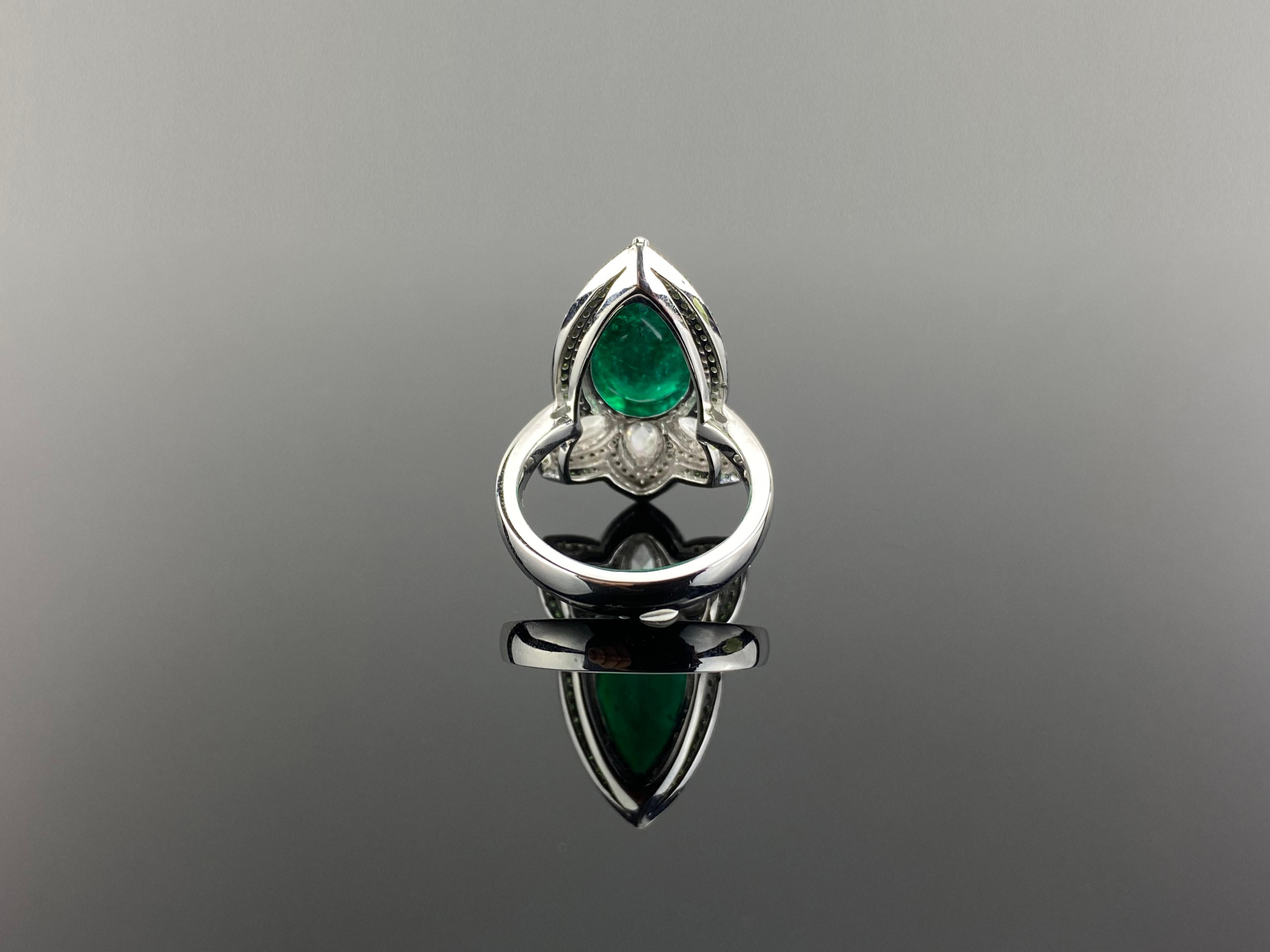 Women's or Men's Certified 4.08 Carat Pear Shape Emerald and Diamond Cocktail Ring For Sale