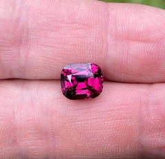 Certificato 4,08 carati. Pietra preziosa naturale di granato rodolite, taglio a cuscino
