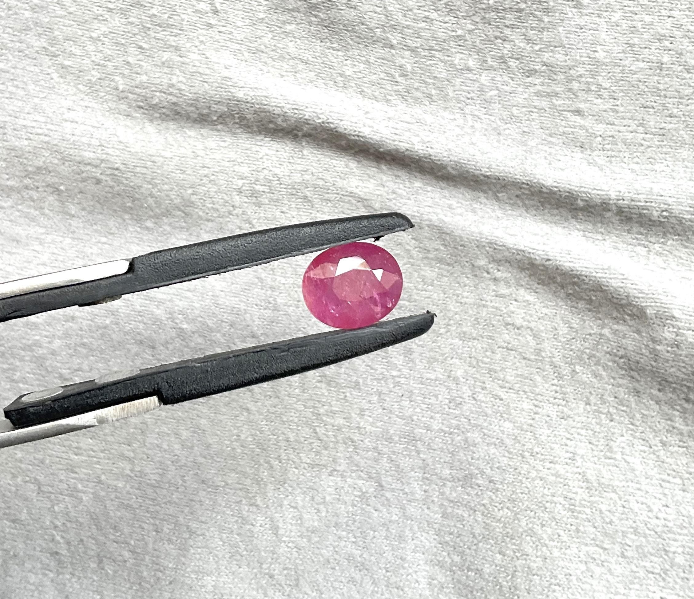 Certified 4.11 Carats Mozambique Ruby Oval Faceted Cut stone No Heat Natural Gem In New Condition In Jaipur, RJ