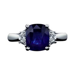Zertifizierter Ring mit 4,14 Karat tiefblauem Saphir und Diamant im Kissenschliff