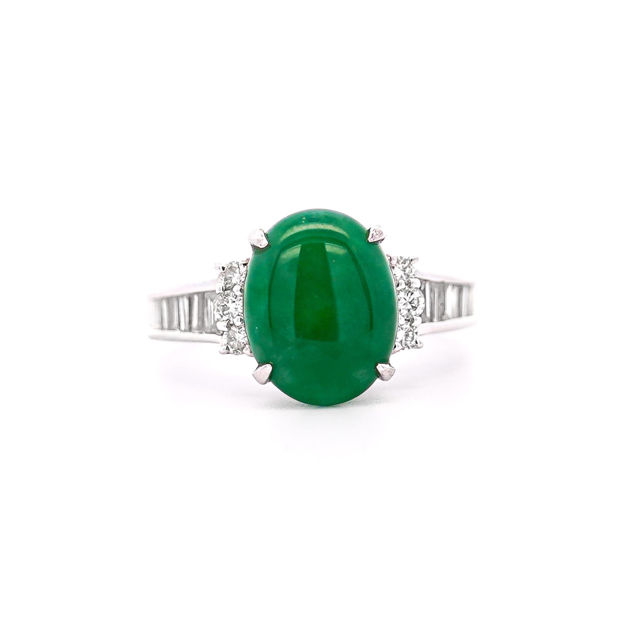 Bague en platine avec jadéite non traitée de 4,17 carats et diamants baguettes en vente 4