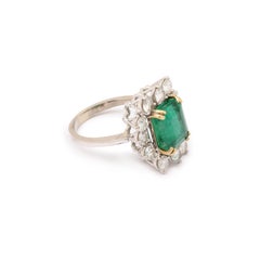 Certified 4.21 Carats Brazilian Emerald Diamonds 18 Carats White Gold Pompadour