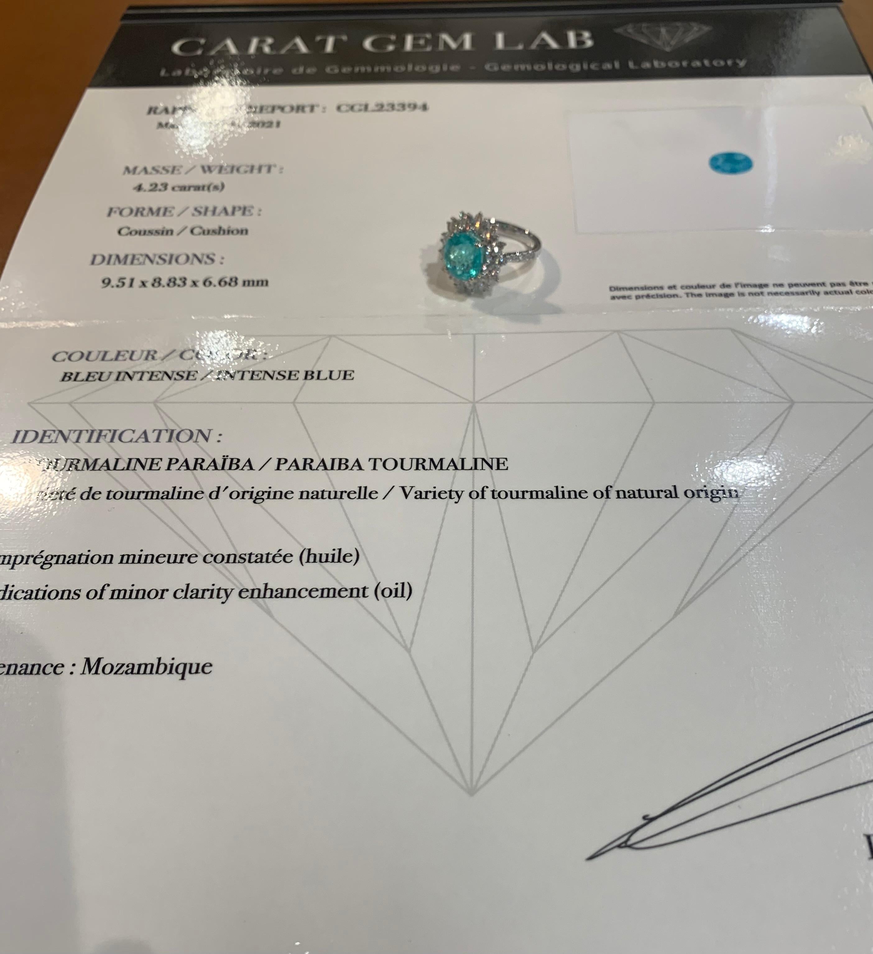 Certified 4.22 Carats Paraïba Tourmaline 1.60 Carats Diamonds 18K White Gold Rin In New Condition For Sale In Paris, FR