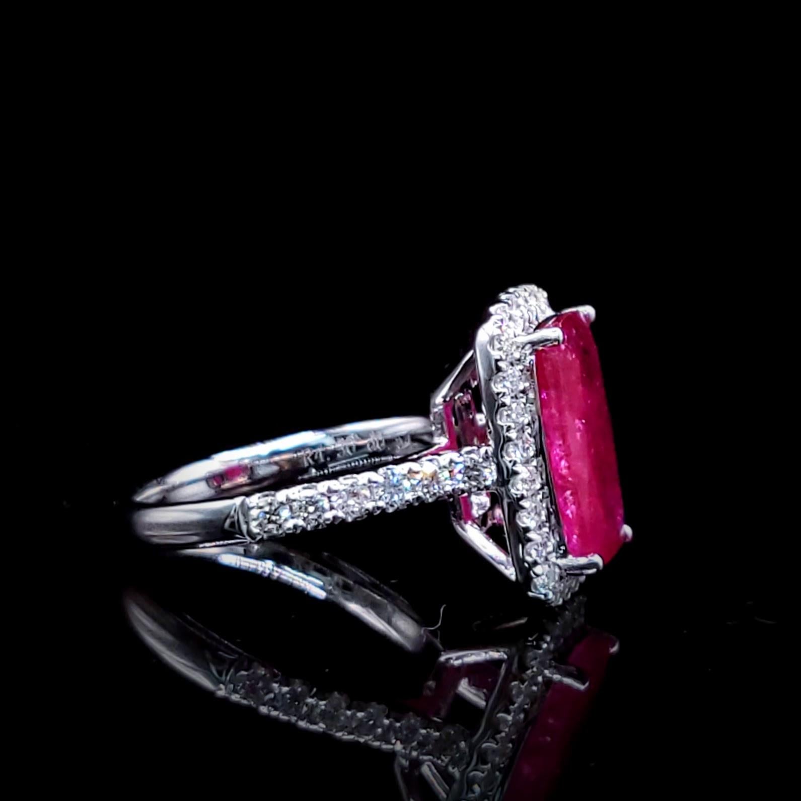Bague en or blanc 18 carats, rubis de Birmanie certifié sans chaleur et diamants de 4,30 carats en vente 5