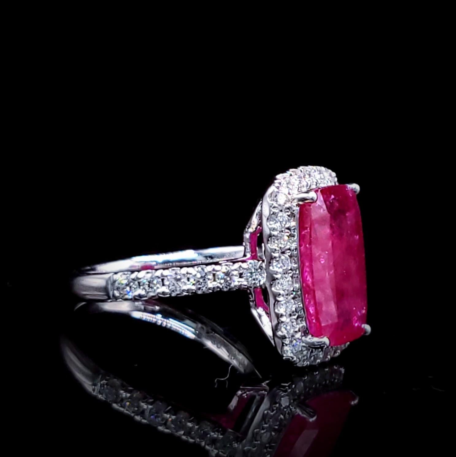 Bague en or blanc 18 carats, rubis de Birmanie certifié sans chaleur et diamants de 4,30 carats en vente 9