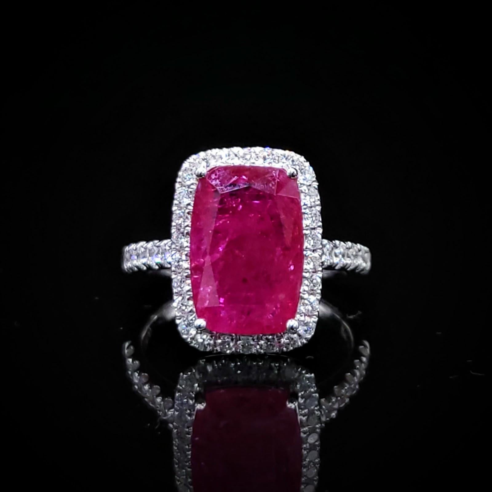 Bague en or blanc 18 carats, rubis de Birmanie certifié sans chaleur et diamants de 4,30 carats en vente 3