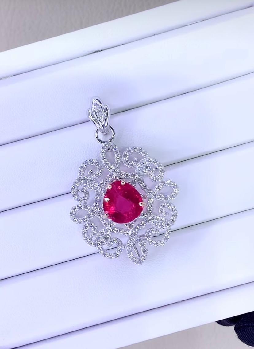 Colgante de oro de 18 quilates con turmalina rubelita certificada de 4,30 quilates y diamantes de 1,80 quilates Corte mixto en venta