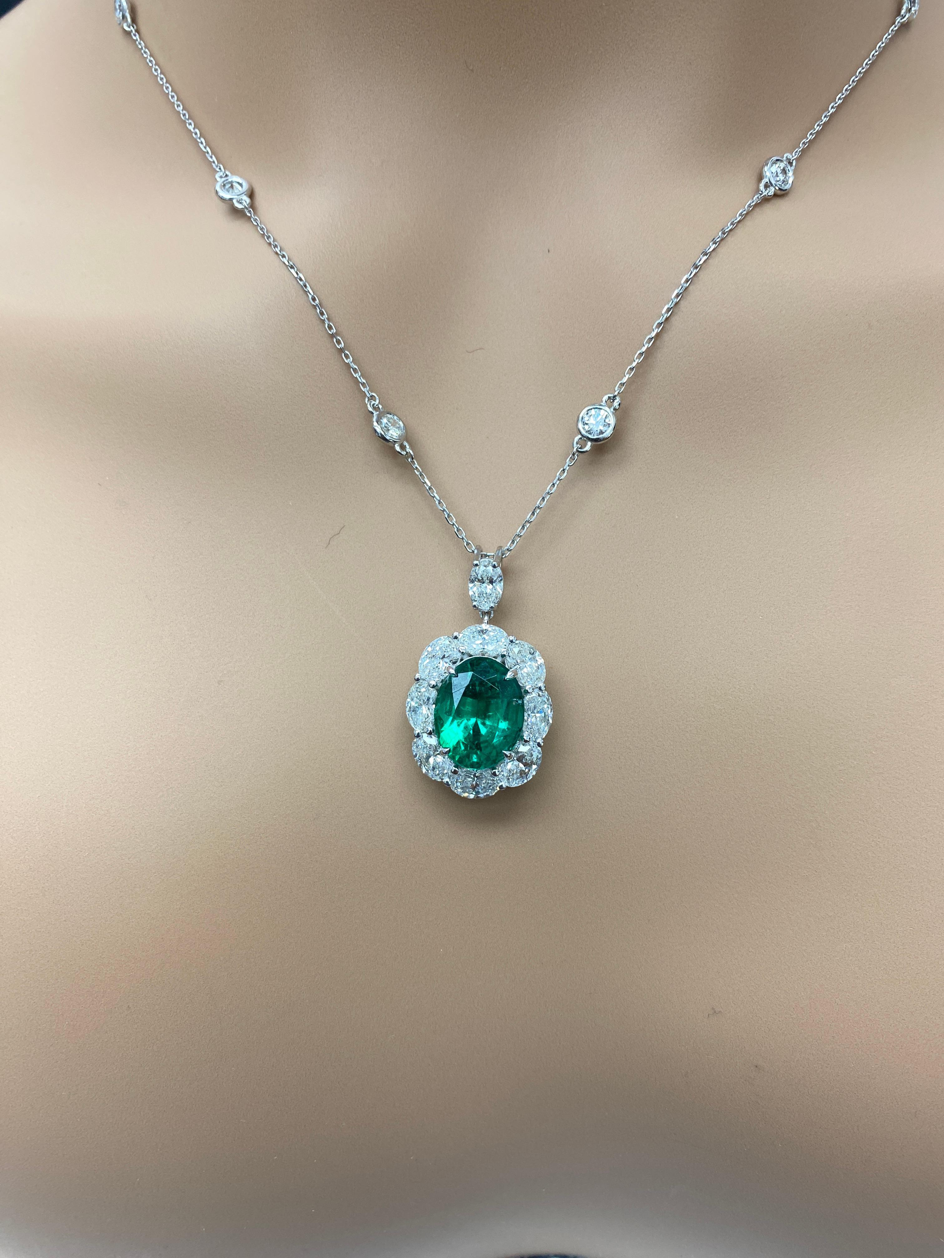CERTIFICADO 4.31 Quilates Esmeralda talla oval y Diamante Collar Gota en Oro Blanco 18K Corte pera en venta
