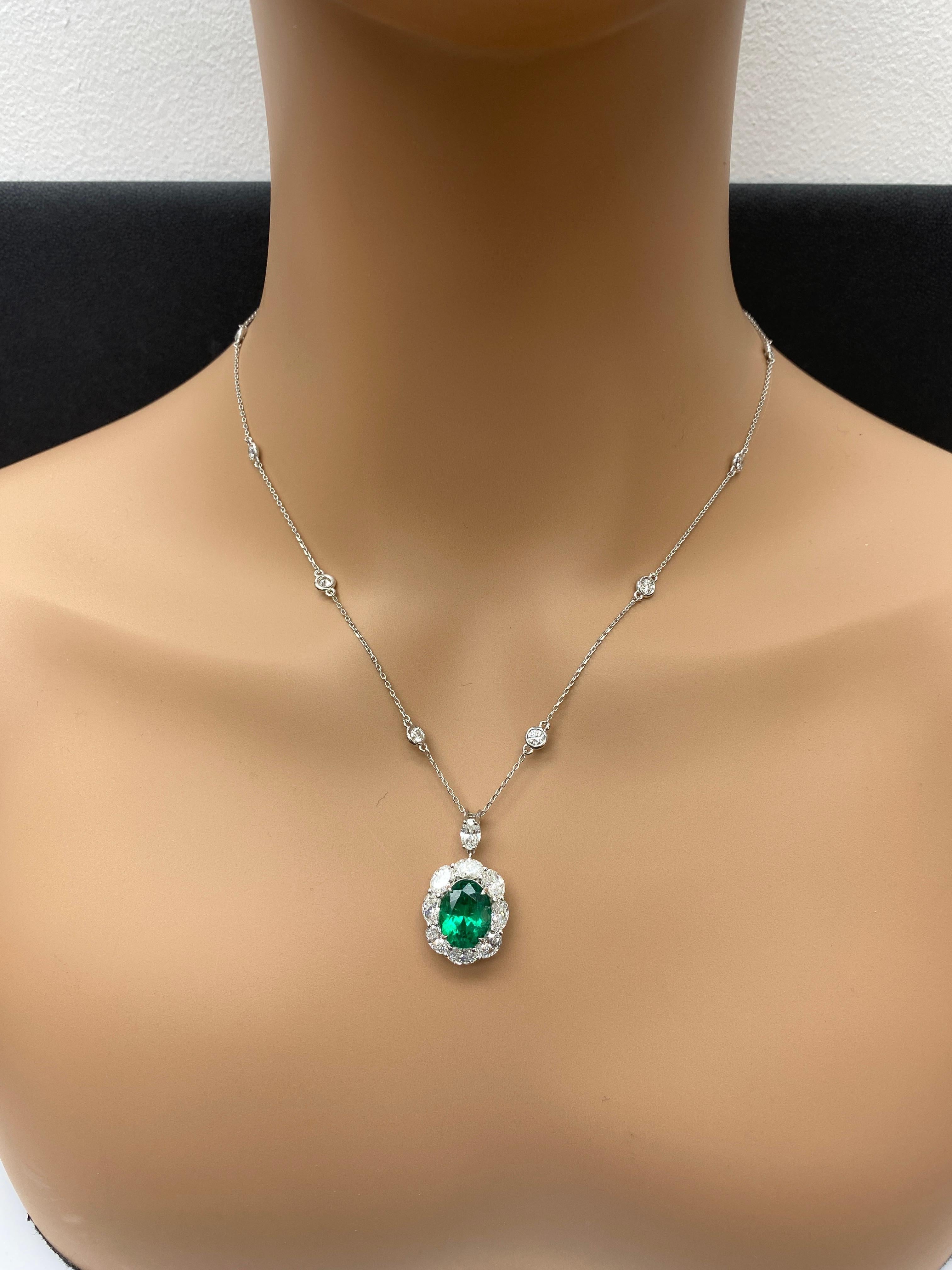 De las mujeres CERTIFICADO 4.31 Quilates Esmeralda talla oval y Diamante Collar Gota en Oro Blanco 18K en venta