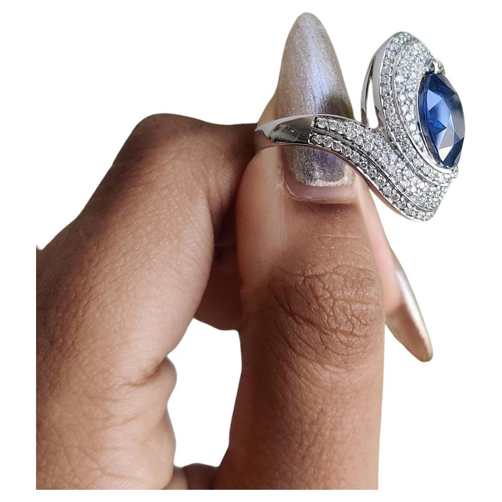 Taille ovale Bague avec saphir bleu de Ceylan certifié 4.32 carats  en vente