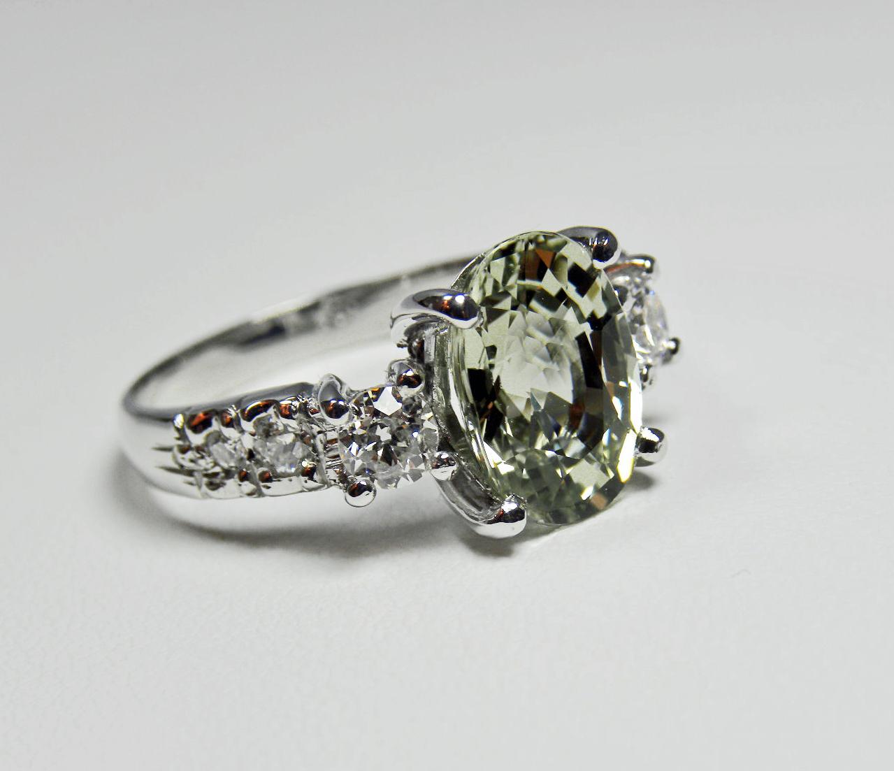 Contemporary Certified 4.38 Carat Untreated Fine Sapphire and Diamond Engagement Ring 18K For Sale