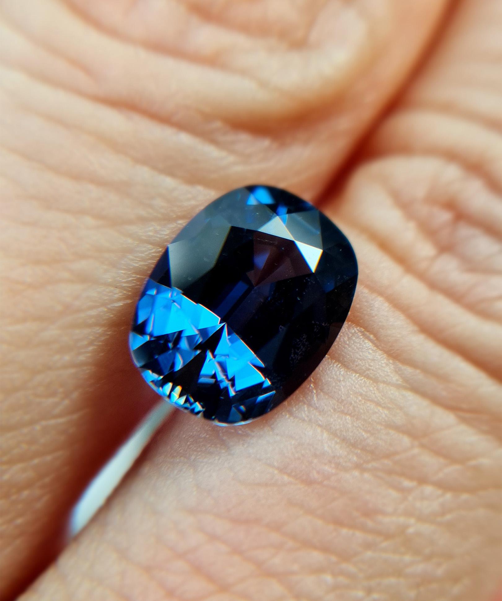 Certified 4.39 No Heat Blue Sapphire In New Condition In London, GB