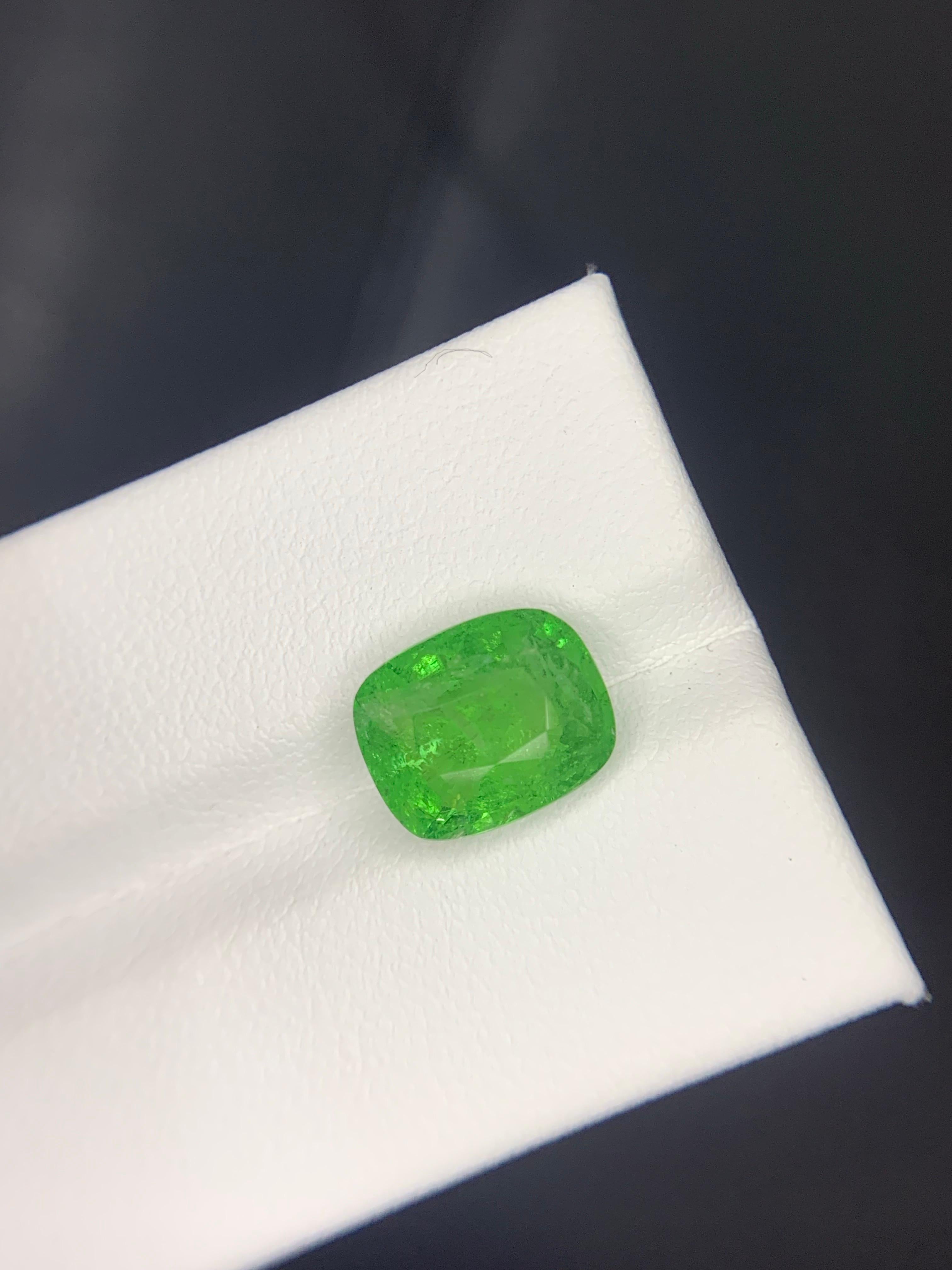 Certified 4.41 Carat Natural Loose Tsavorite Garnet Cushion Cut Gemstone in vendita 6