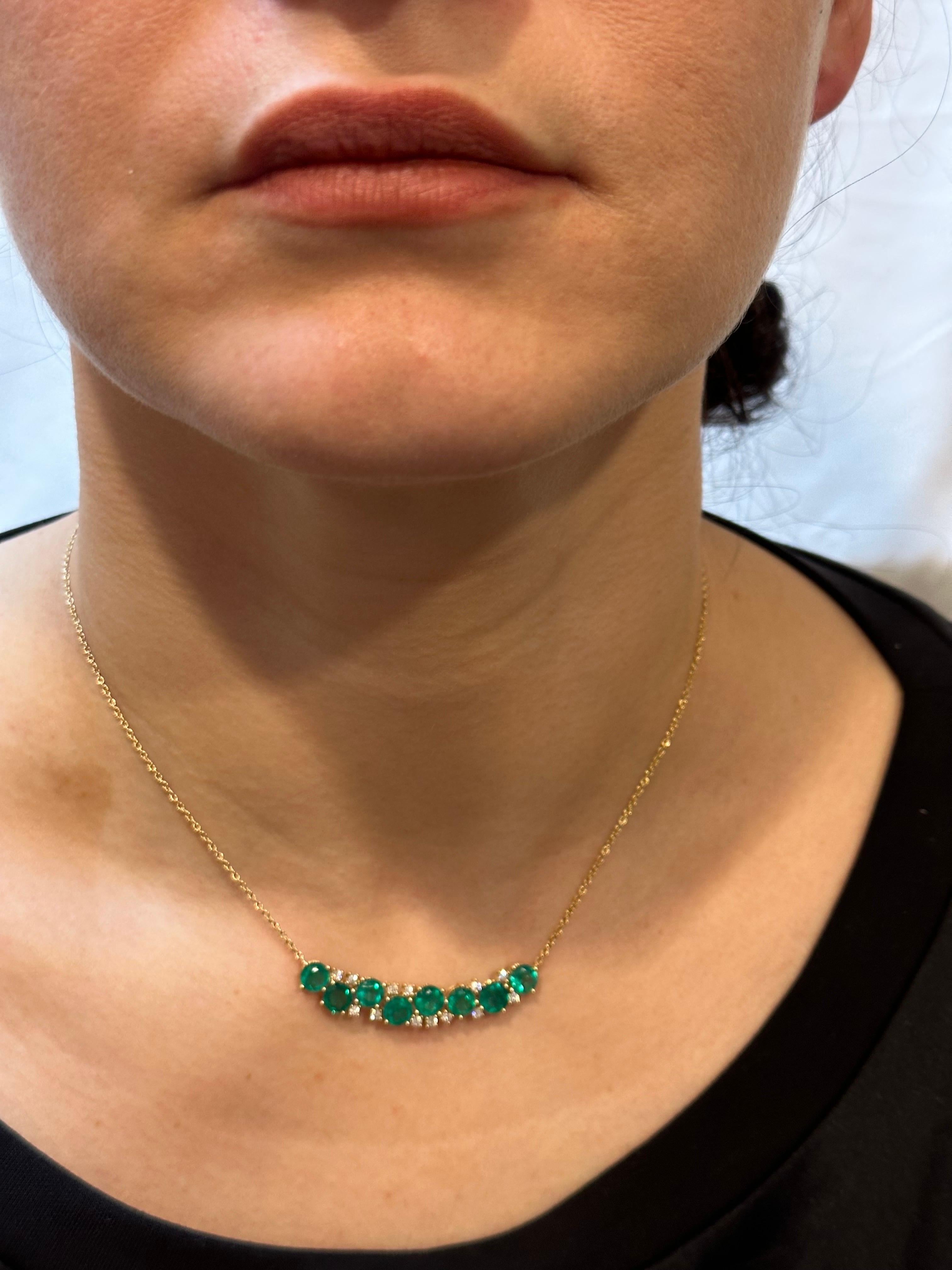 Certified 4.42ct Natural Colombian Emerald & Diamond Pendant, 18k Yellow Gold In Excellent Condition For Sale In New York, NY