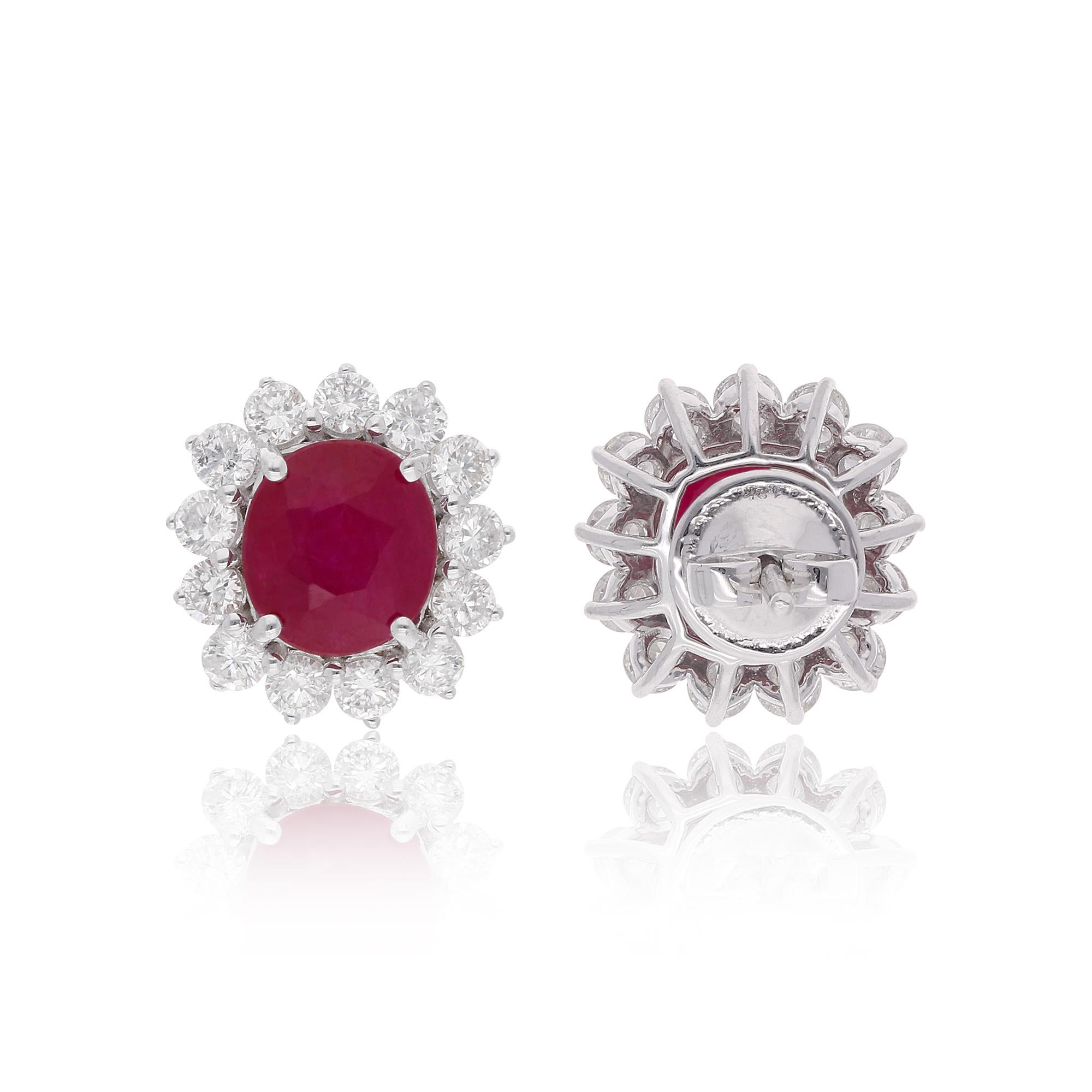Codice articolo :- SEE-13189
Peso lordo :- 5.33 gm
Oro bianco massiccio 18k Peso :- 4,13 gm
Peso del diamante naturale :- 1.52 carati. (DIAMANTE DI PUREZZA MEDIA SI1-SI2 E COLORE H-I)
Peso del rubino autentico :- 4,49 Ct.
Dimensioni degli orecchini: