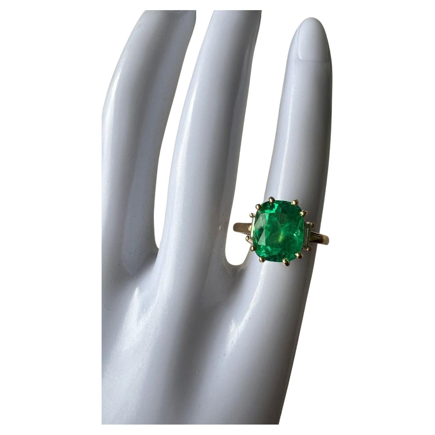 Anillo certificado de esmeralda colombiana talla cojín de 4,55 quilates