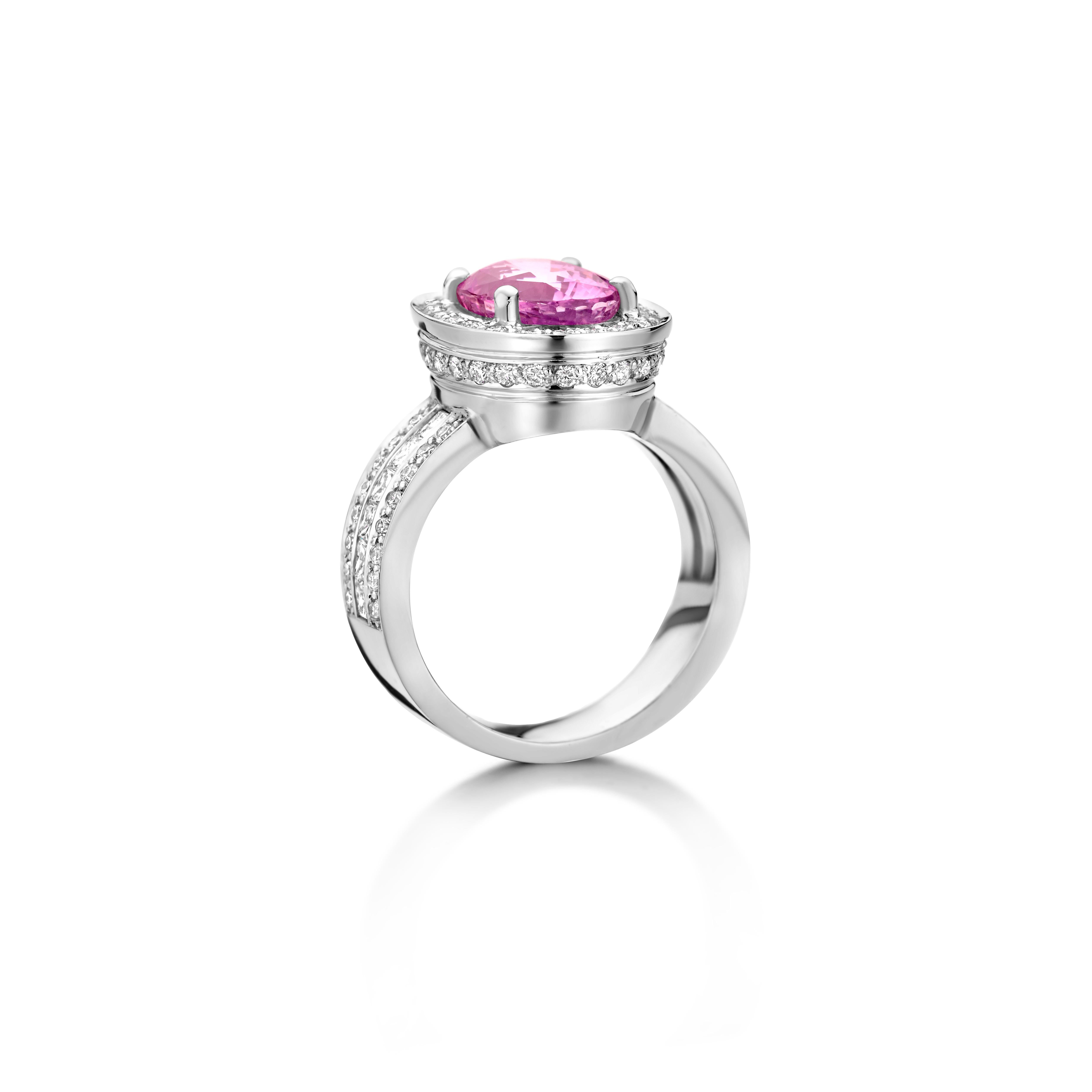 One of a kind cocktail ring in 18K white gold (10,3g) set with 1 natural eye clean oval unheated vivid pink sapphire. This ring is set with 12 princes cut diamonds 0.55Ct and 79 brilliant cut diamonds 0.79Ct in VS-FG quality

Celine Roelens, a
