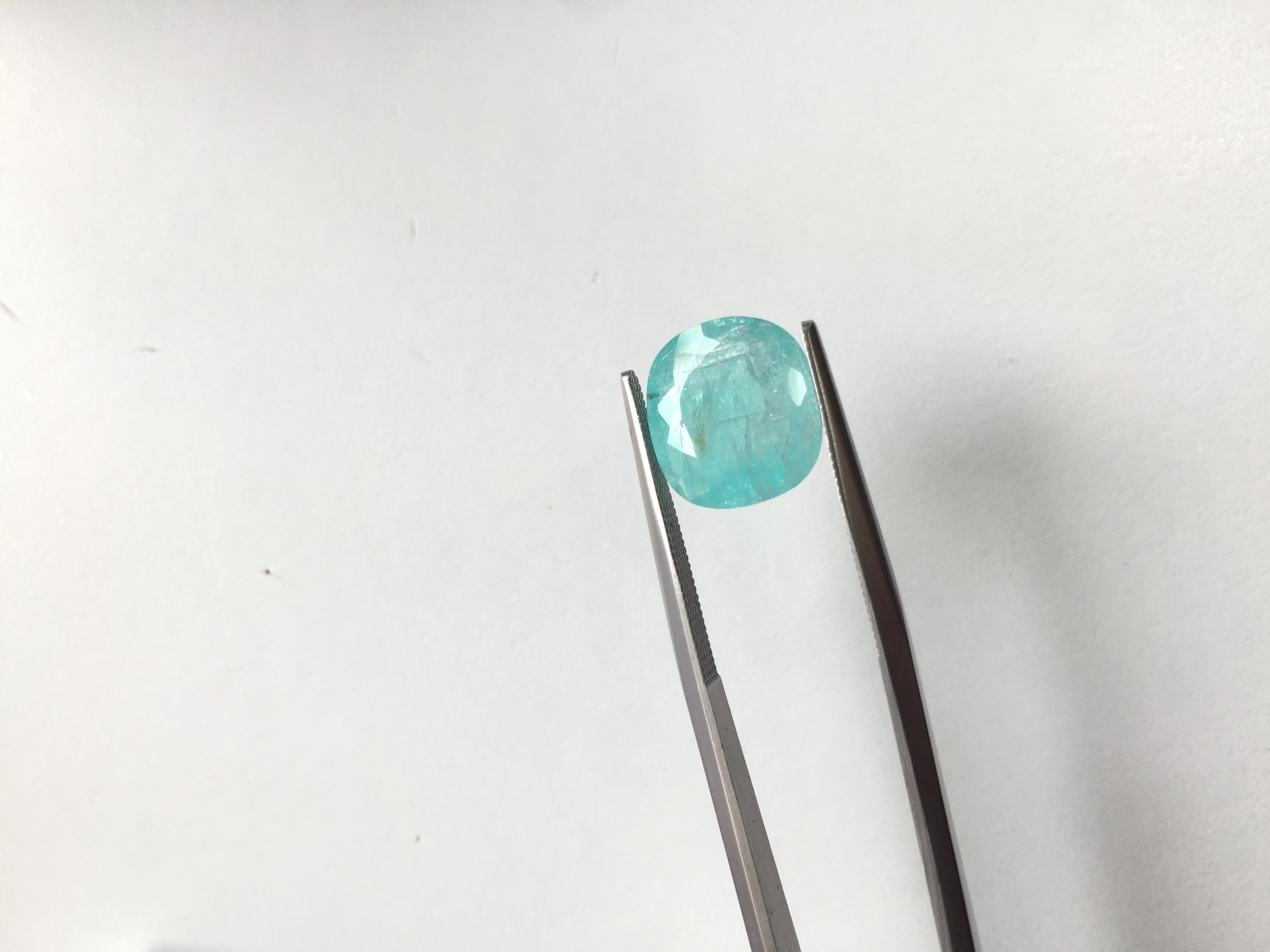 Certified 4.86 Carats Paraiba Tourmaline Oval Cut Stone for Fine Jewellery In New Condition For Sale In Jaipur, RJ