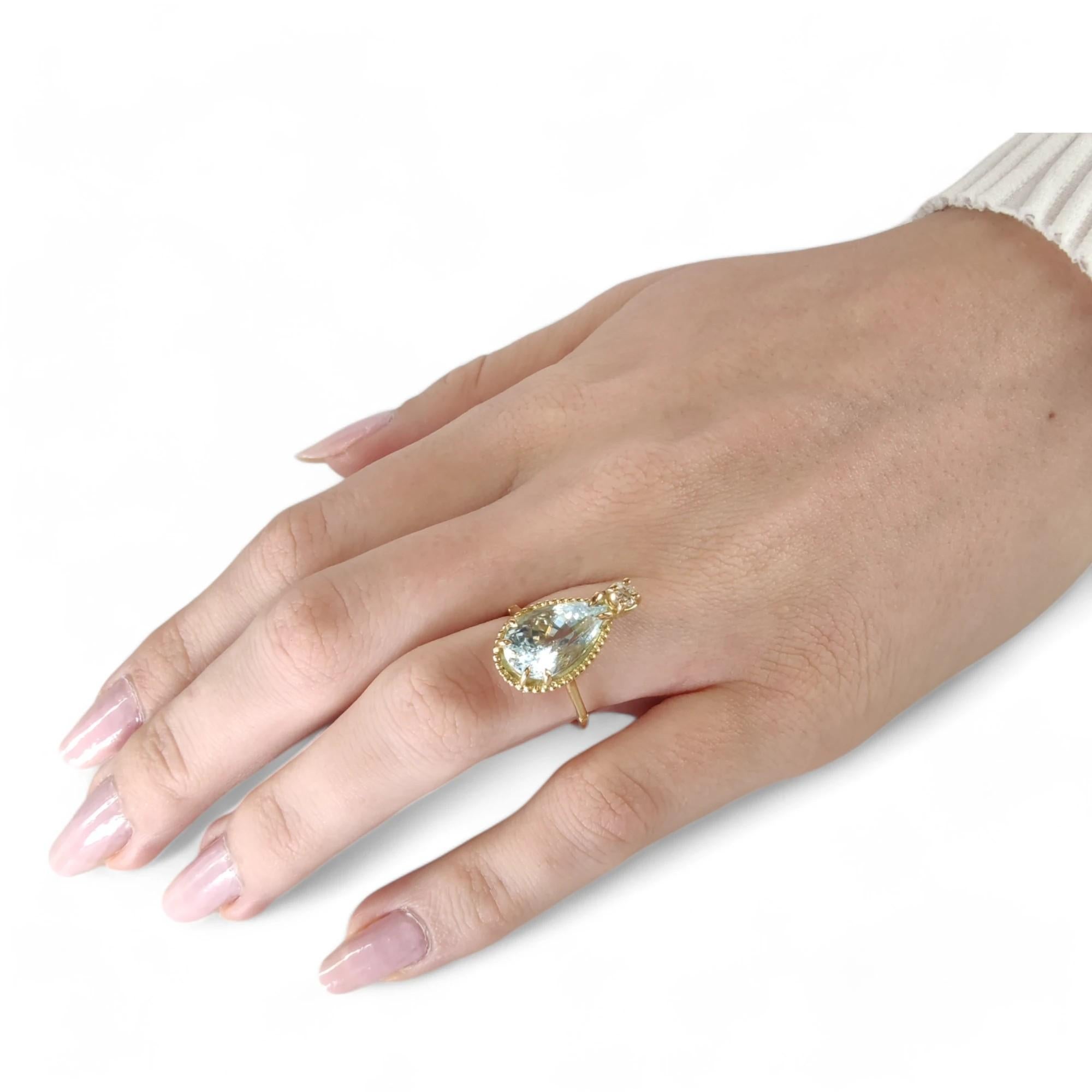 Contemporain  Aigue-marine certifiée 4,90 carats  Bague en or jaune 18 diamants  Fabrication artisanale en vente