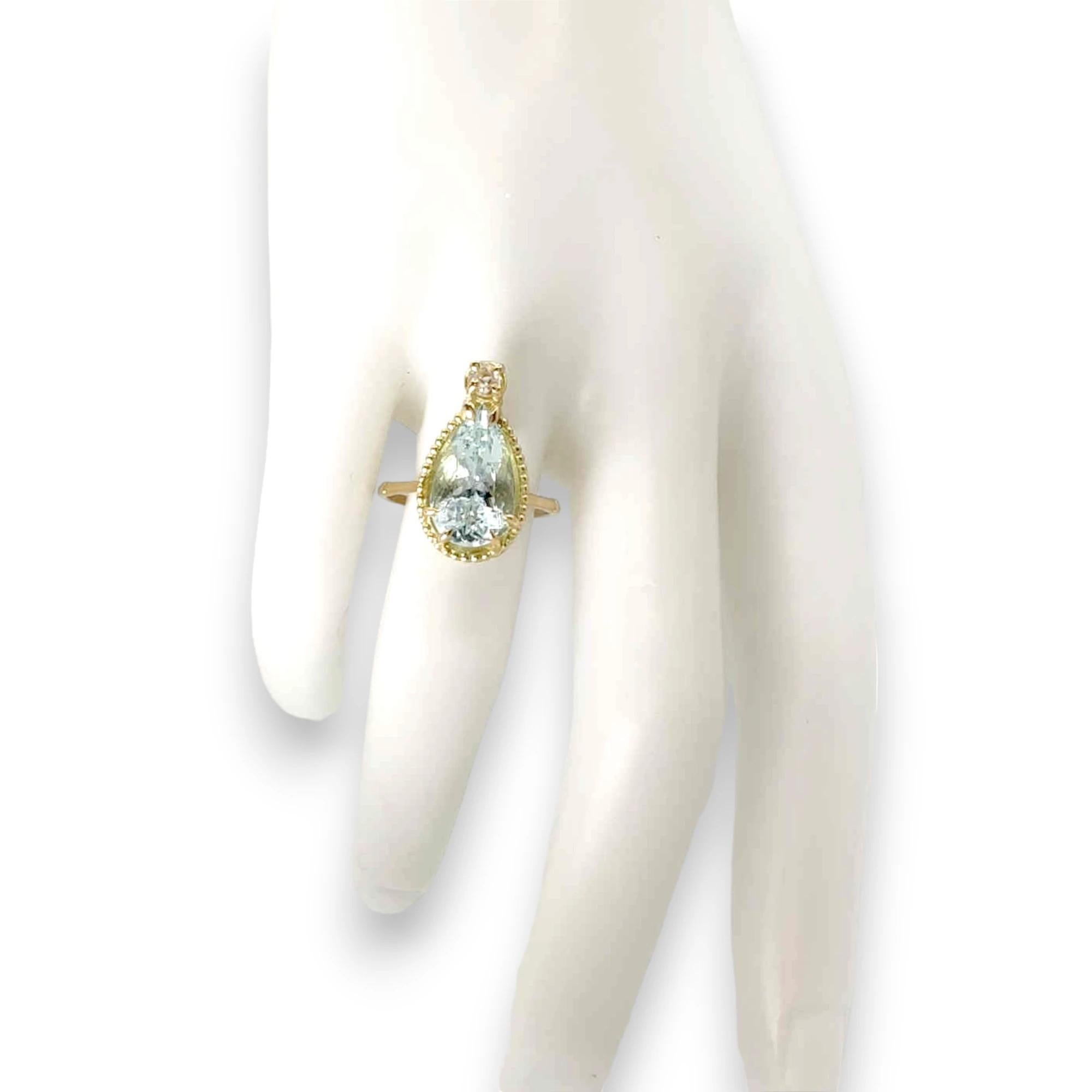Women's  Certified 4.90 carats Aquamarine  Diamond 18 kyellow gold Ring  Artisan Made For Sale