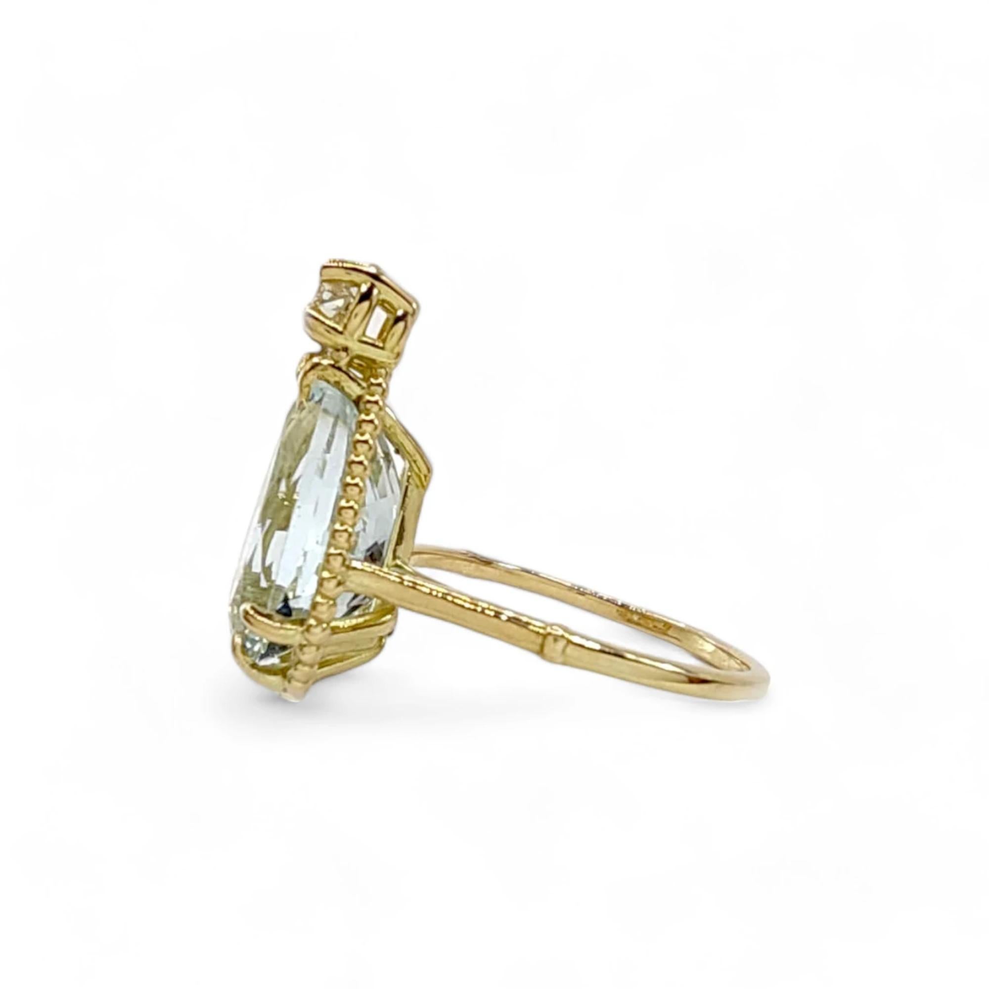  Aigue-marine certifiée 4,90 carats  Bague en or jaune 18 diamants  Fabrication artisanale en vente 1