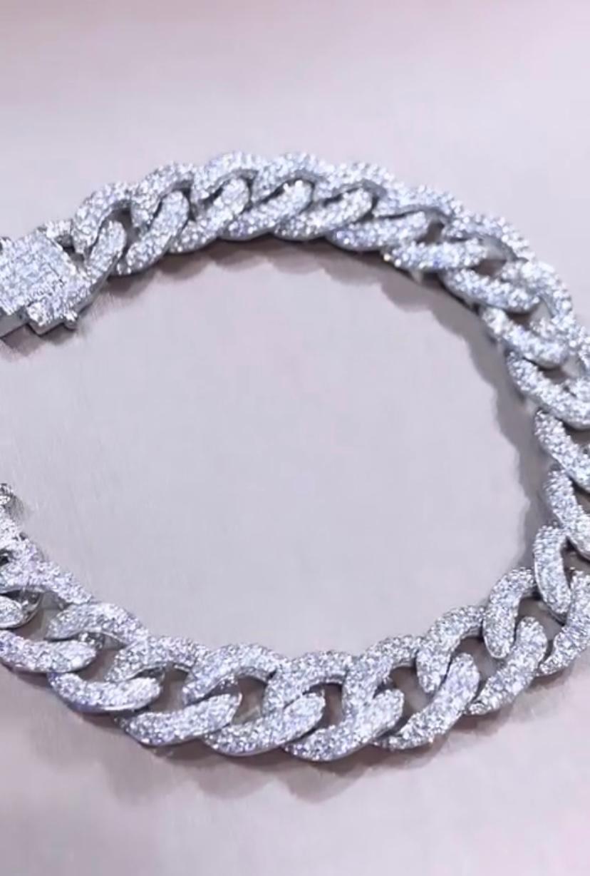 Certified 4.90 Carats Natural Diamonds 18K Gold Bracelet  For Sale 1