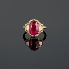 Verlobungsring mit zertifiziertem 4,94 Karat Rubin und Diamant mit drei Steinen