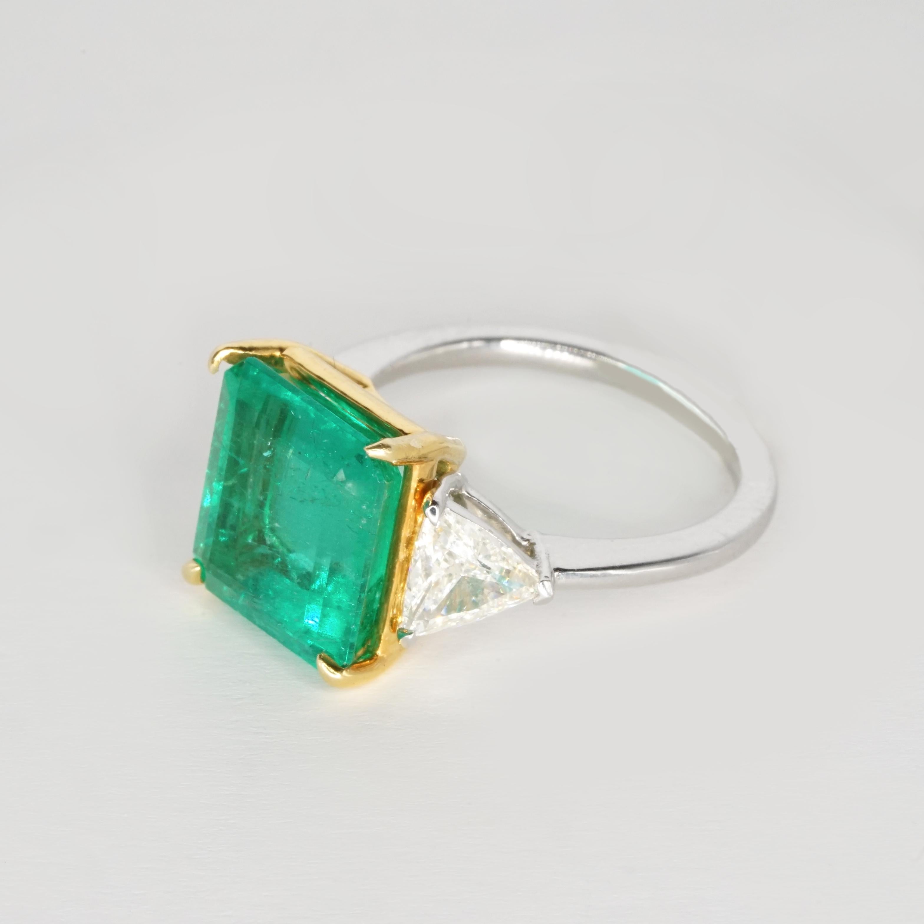Contemporary Certified 5 Carat Natural Square Green Emerald 18k White and Yellow Gold Ring
