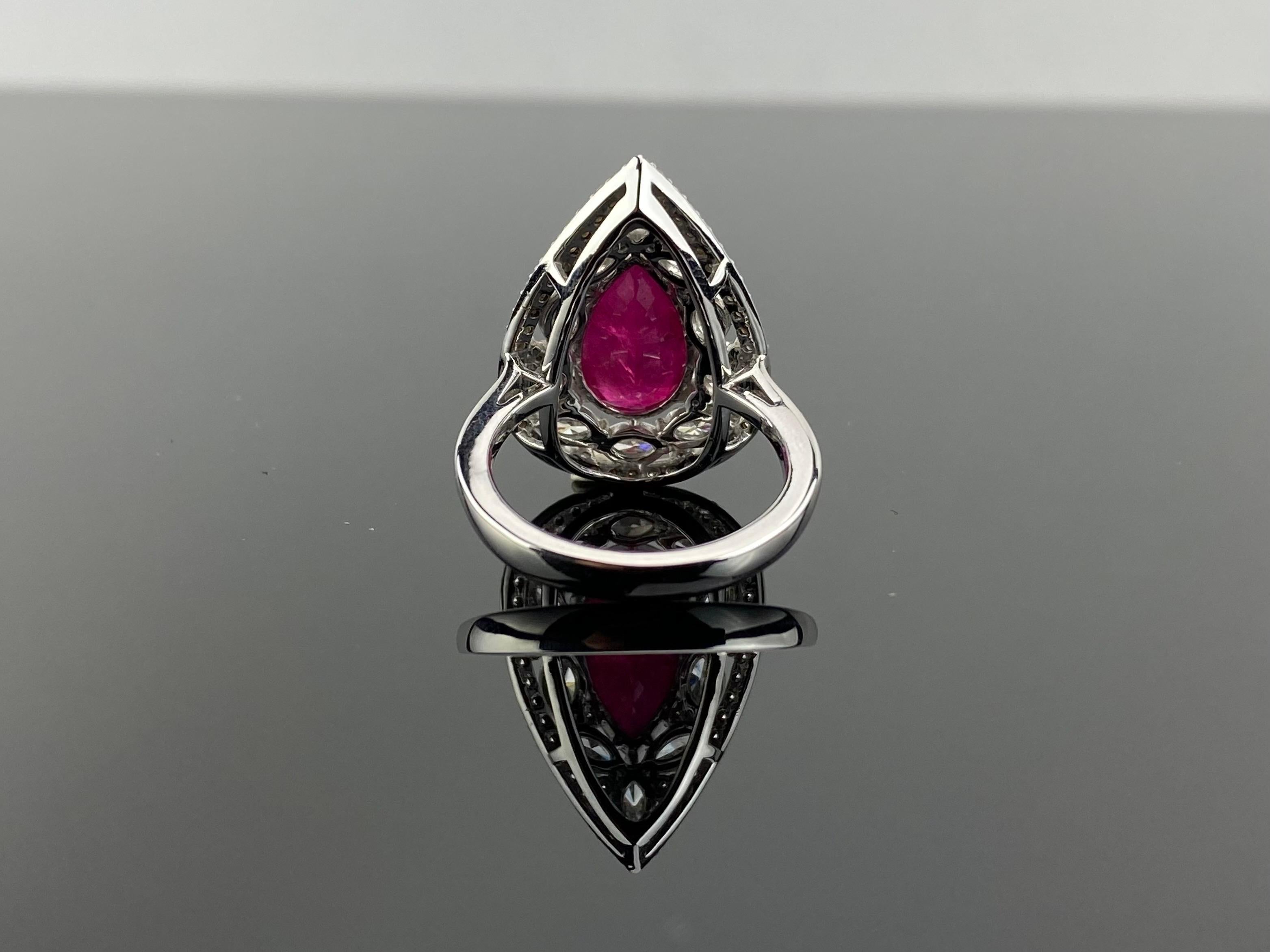 Cocktailring, zertifizierter 5 Karat birnenförmiger Rubin und Diamant im Angebot 4