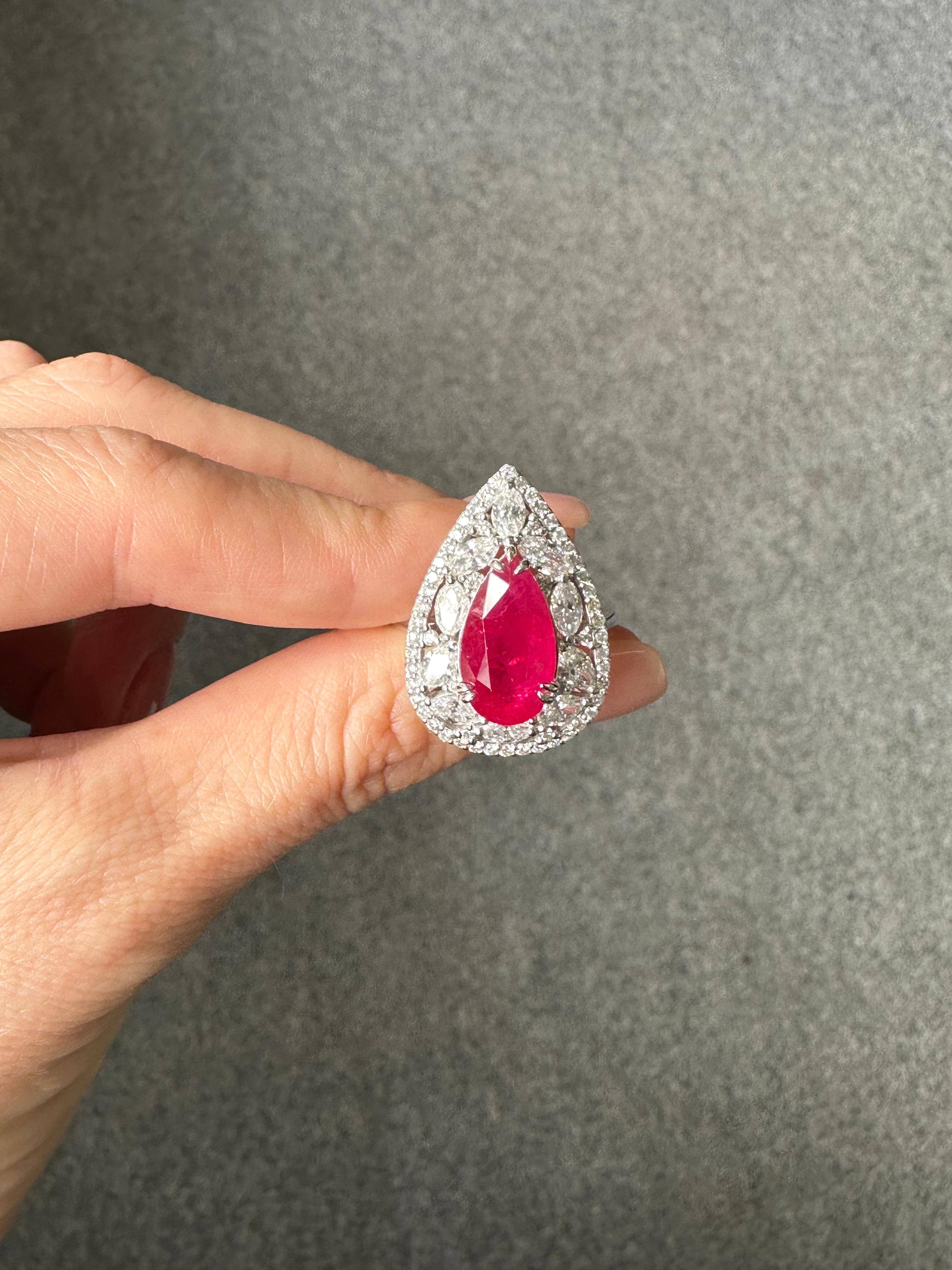 Cocktailring, zertifizierter 5 Karat birnenförmiger Rubin und Diamant im Angebot 5