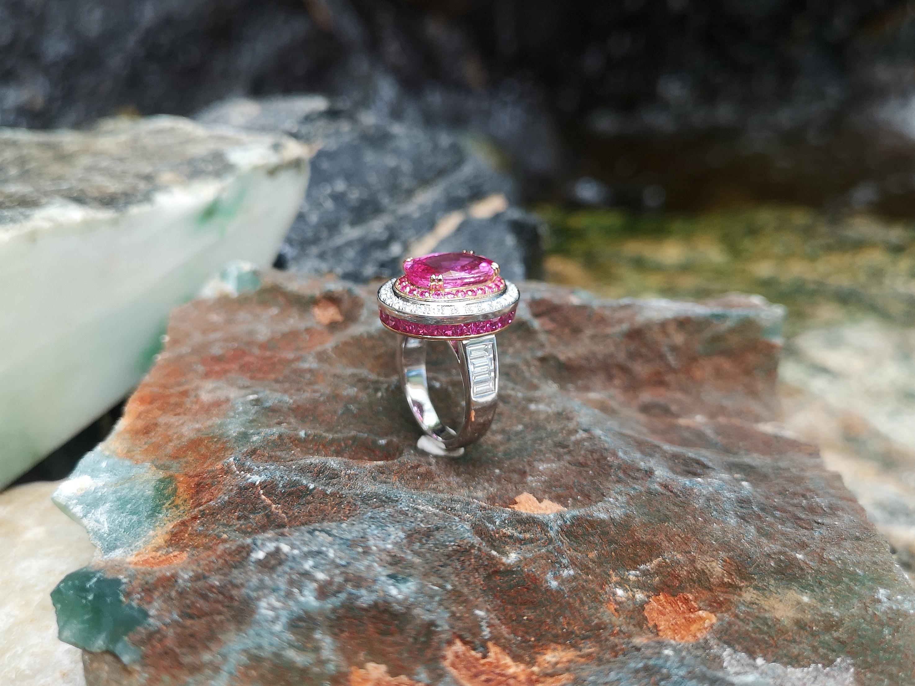Certified 5 Cts Pink Sapphire with Diamond Ring Set in 18 Karat White Gold For Sale 6