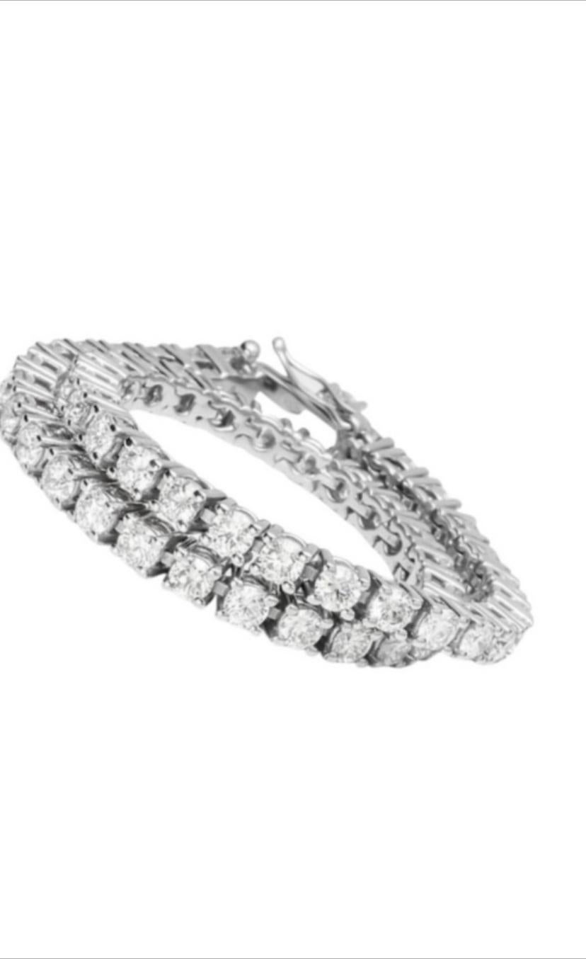 Women's Certified 5.00 carats of  natural diamonds on 18k gold tennis bracelet  For Sale