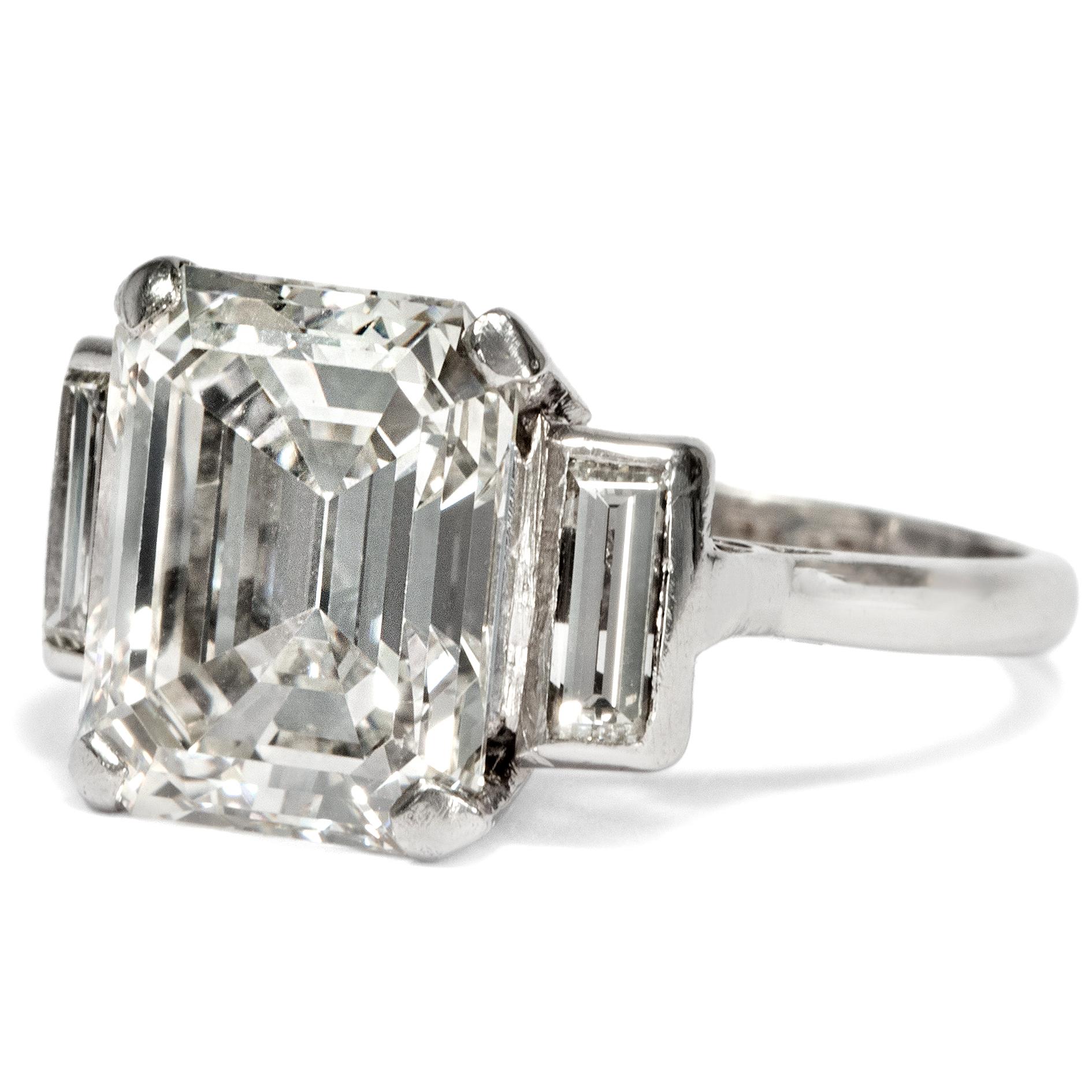 Certified 5.012 Carat Emerald Cut Diamond Art Deco circa 1935 Engagement Ring In Excellent Condition In Berlin, Berlin