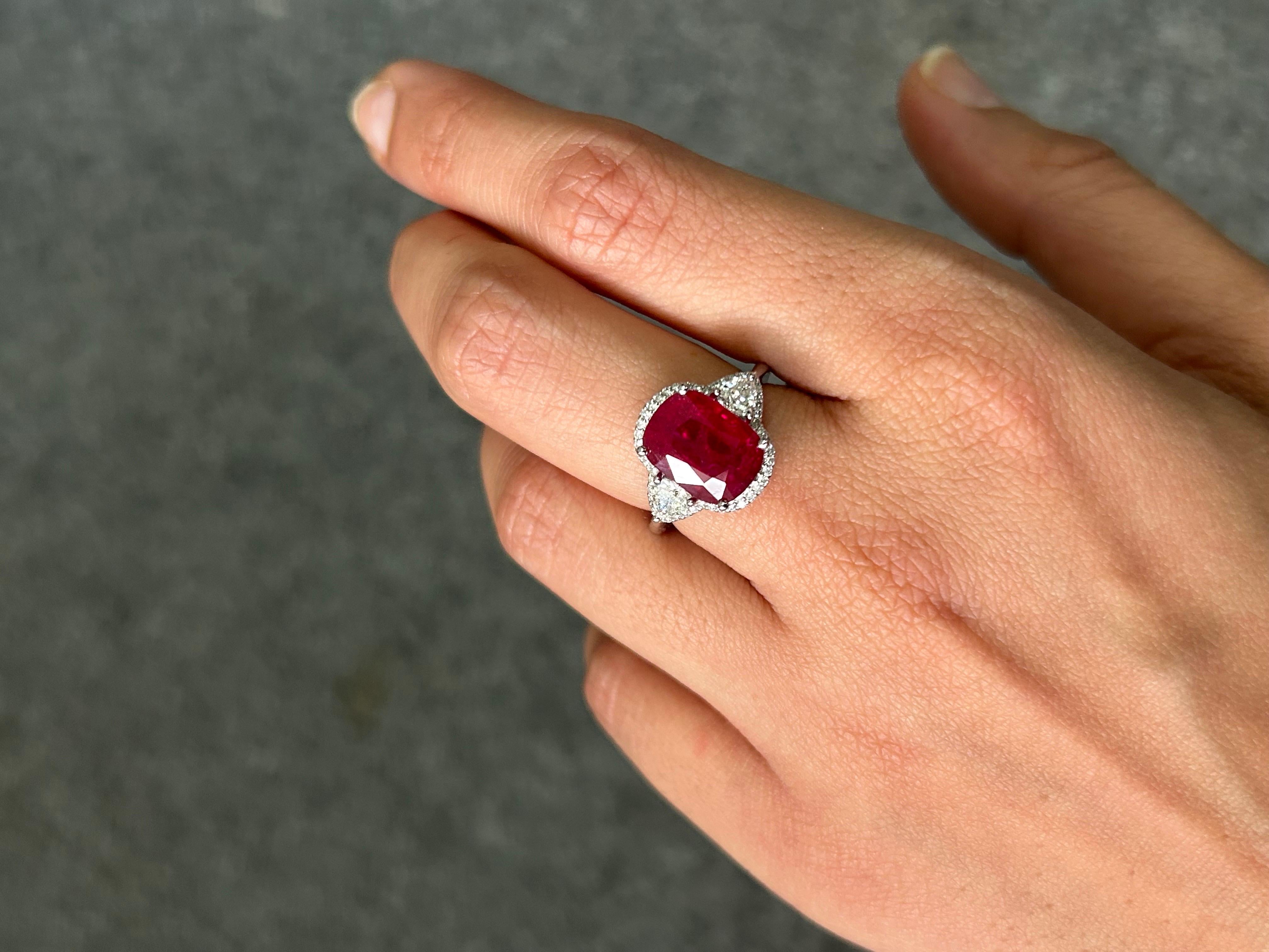Certified 5.09 Carat Burma Ruby and Diamonds Three Stone Engagement Ring In New Condition For Sale In Bangkok, Thailand