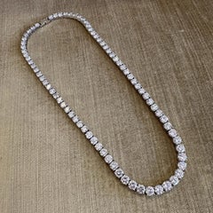 Zertifizierte 50ct abgestufte Diamant-Tennis-Halskette in Platin, 18,5"