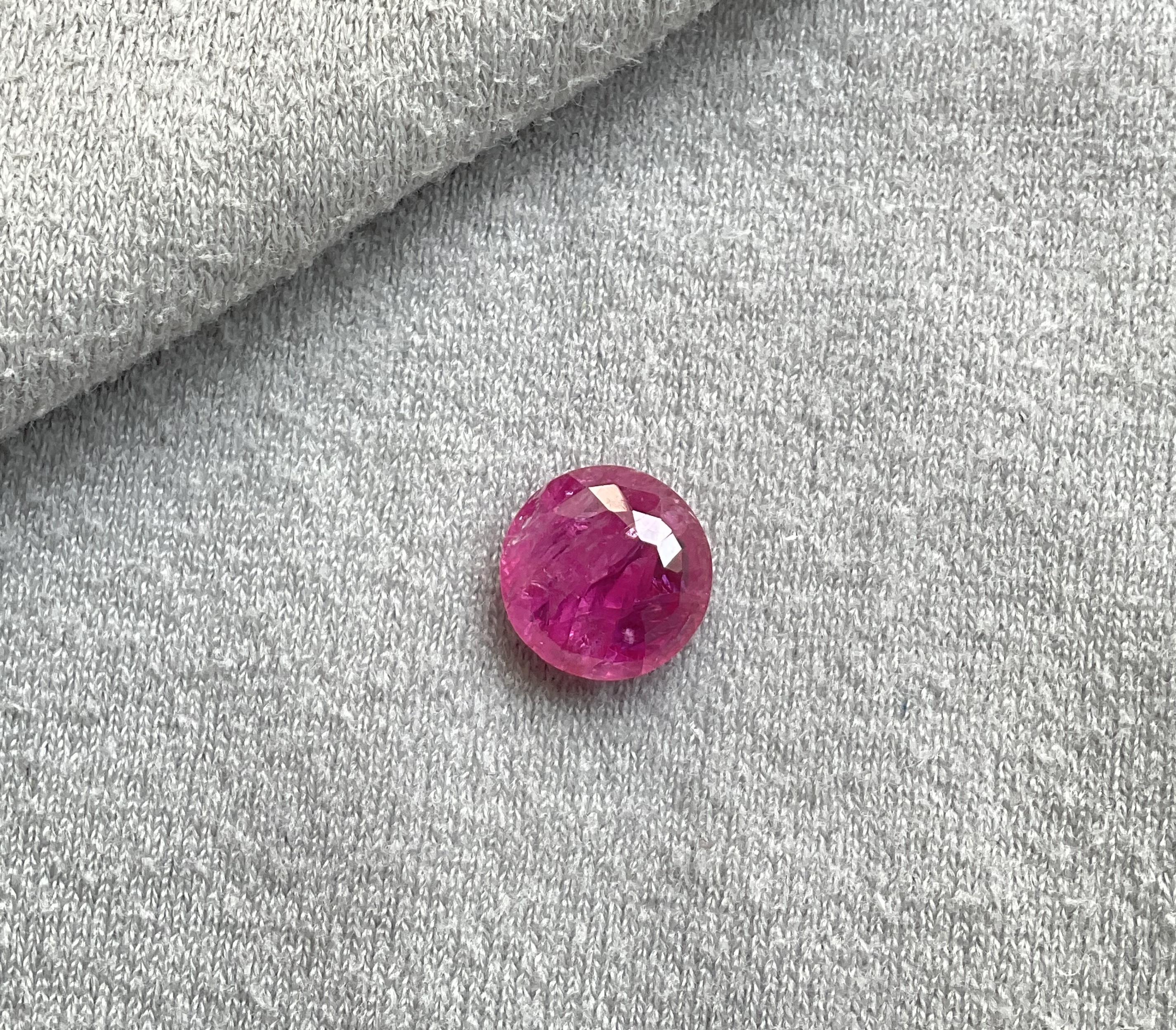 Art Deco Certified 5.10 Carats Mozambique Ruby Round Faceted Cutstone No Heat Natural Gem For Sale
