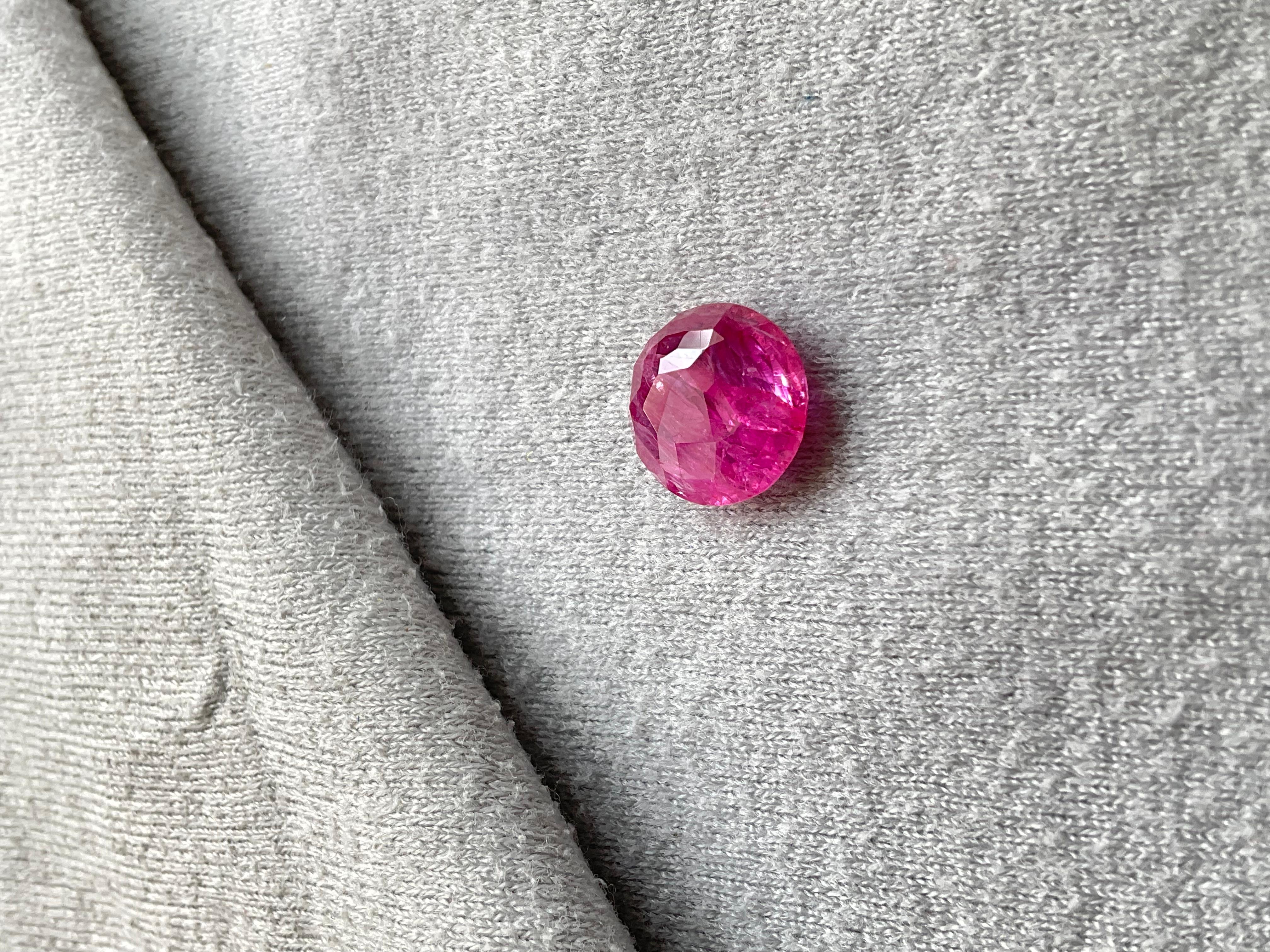 Art déco Pierre naturelle certifiée 5.10 carats rubis du Mozambique, taille ronde à facettes, sans chaleur en vente