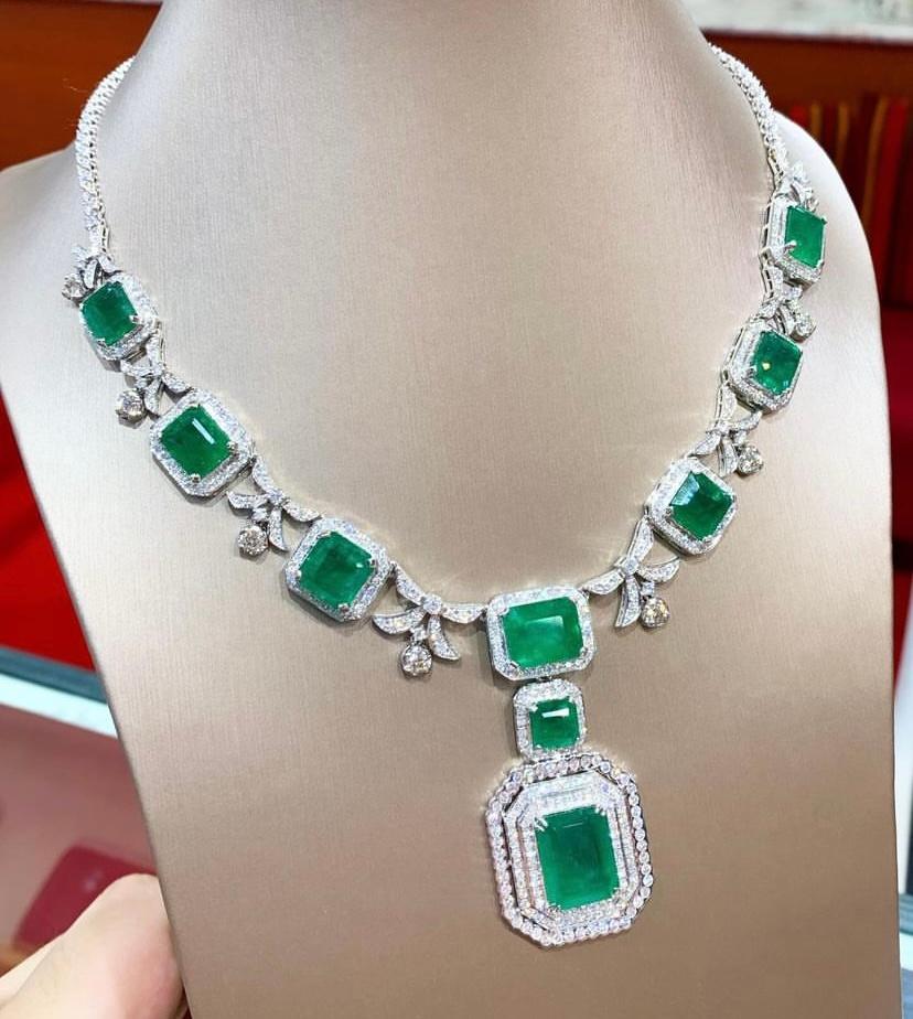 Certified 51.00 Carats Zambian Emeralds  8.90 Ct Diamonds 18k Gold Necklace  For Sale 7