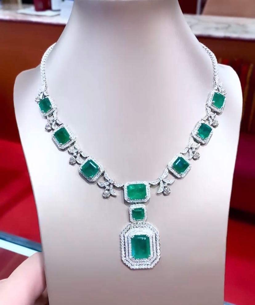 Certified 51.00 Carats Zambian Emeralds  8.90 Ct Diamonds 18k Gold Necklace  In New Condition For Sale In Massafra, IT