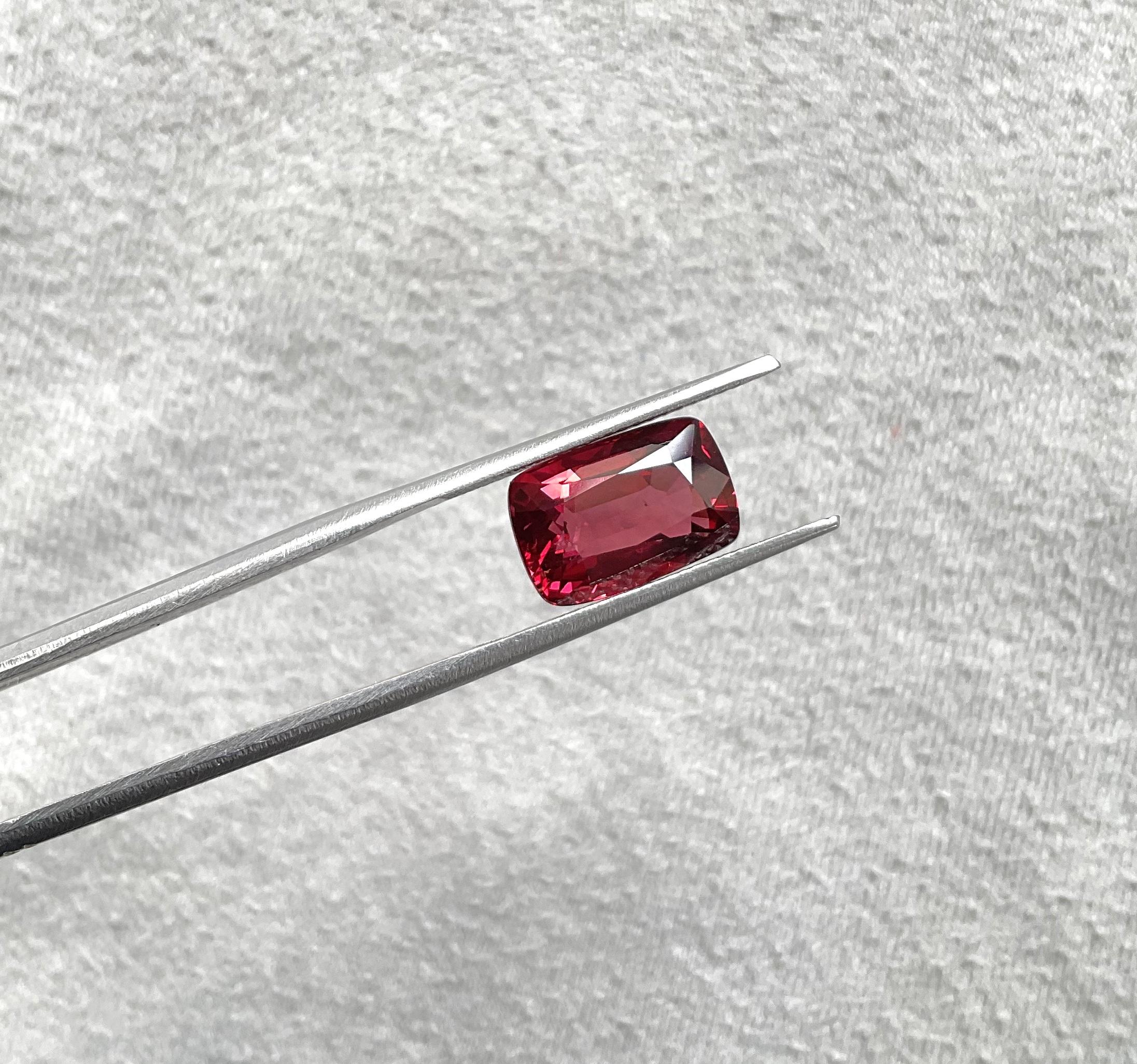Modern certified 5.11 carats burmese red spinel natural cushion cut stone natural gem For Sale
