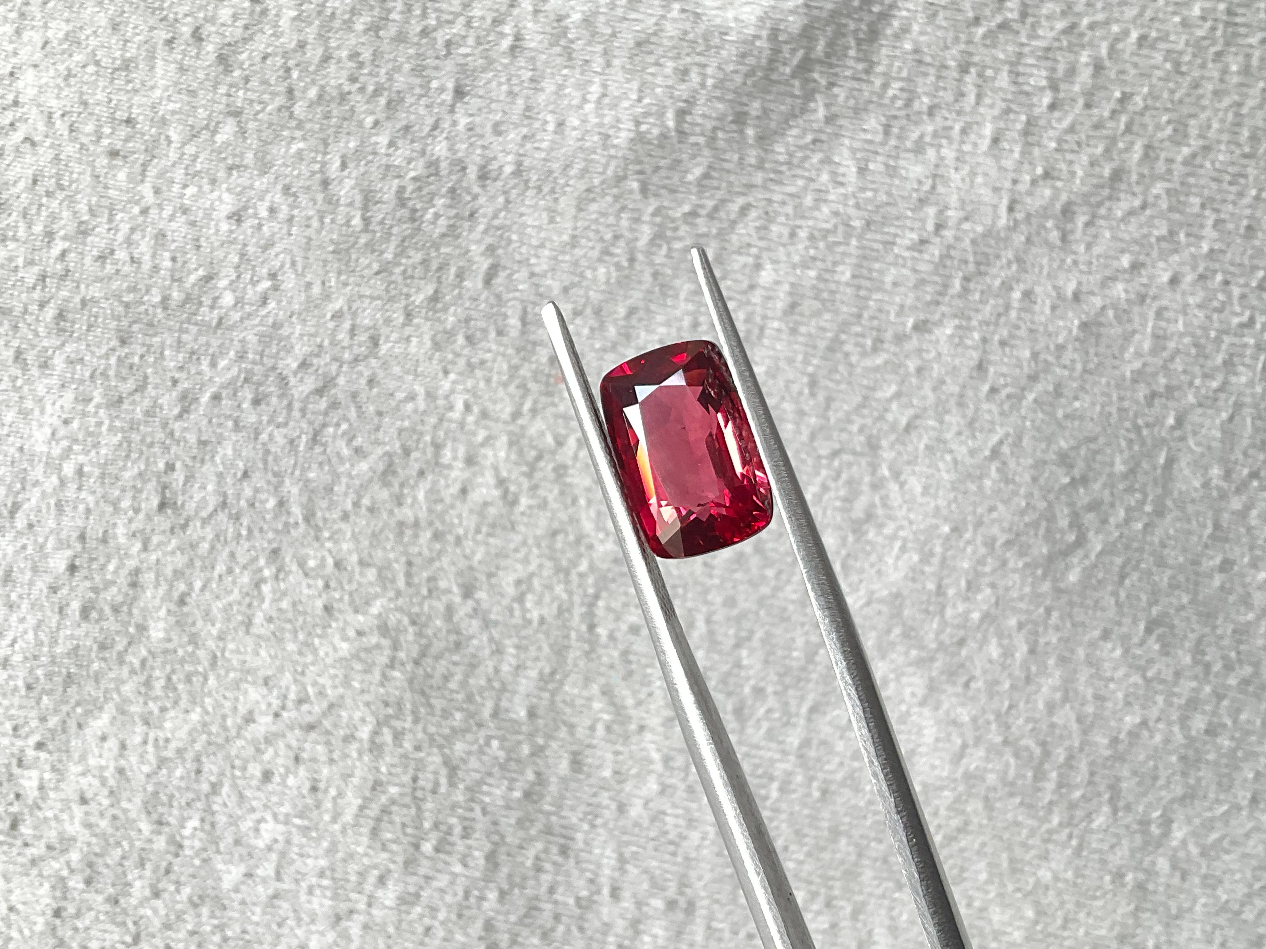 certified 5.11 carats burmese red spinel natural cushion cut stone natural gem In New Condition For Sale In Jaipur, RJ