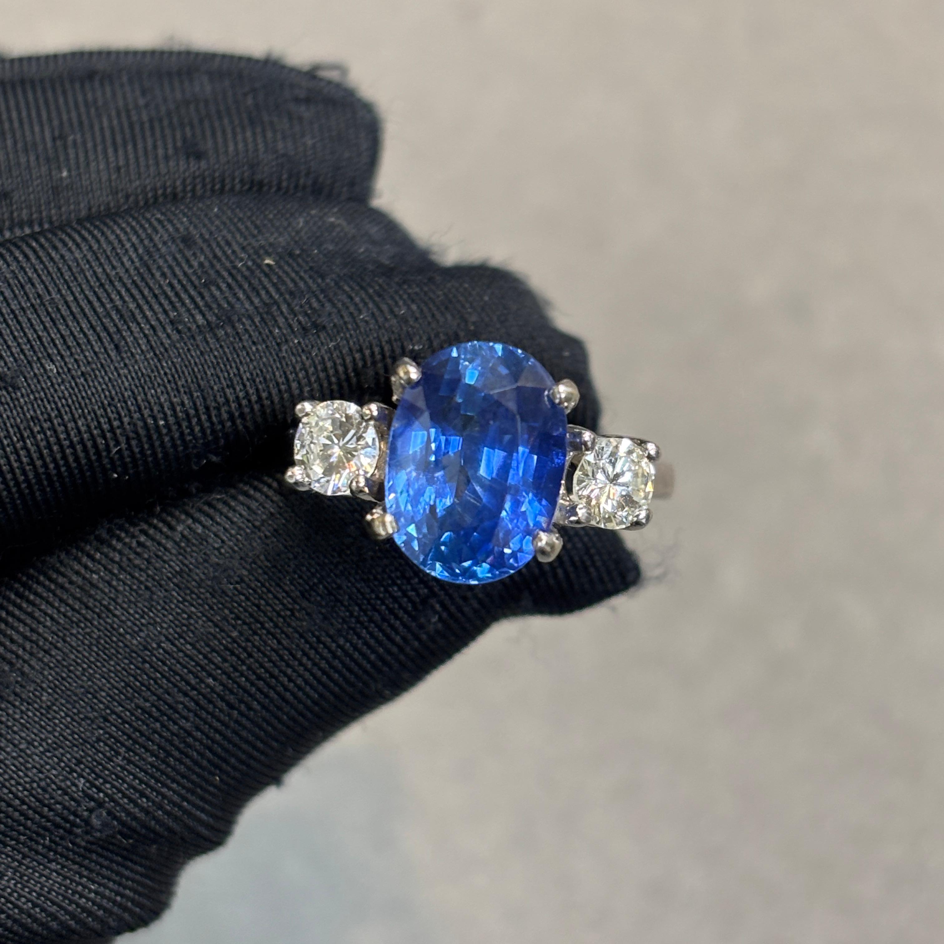 Taglio misto Anello con zaffiro e diamante taglio ovale certificato 5,12 in vendita